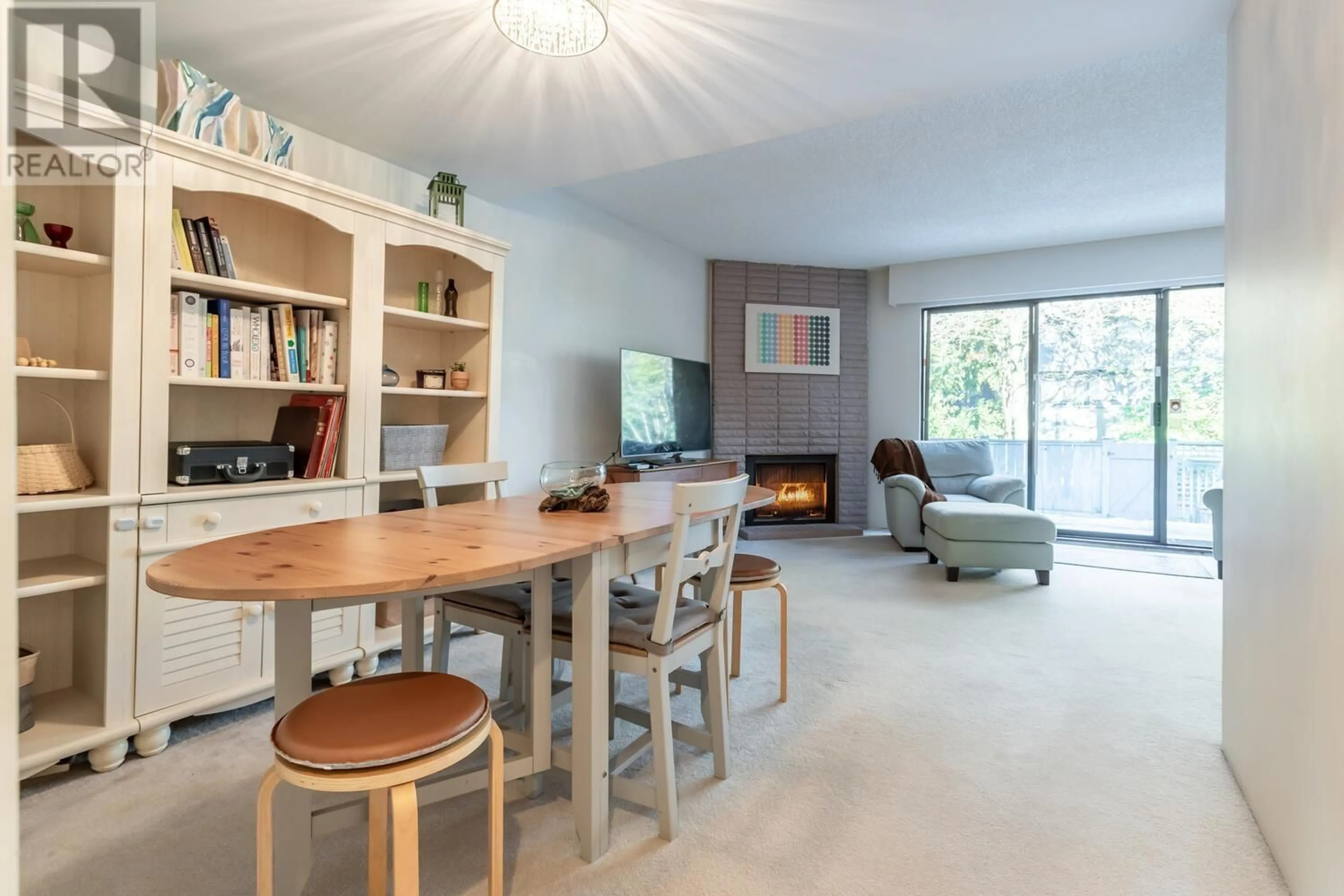 Living room with furniture, unknown for 9135 WILTSHIRE PLACE, Burnaby British Columbia V3N4L6