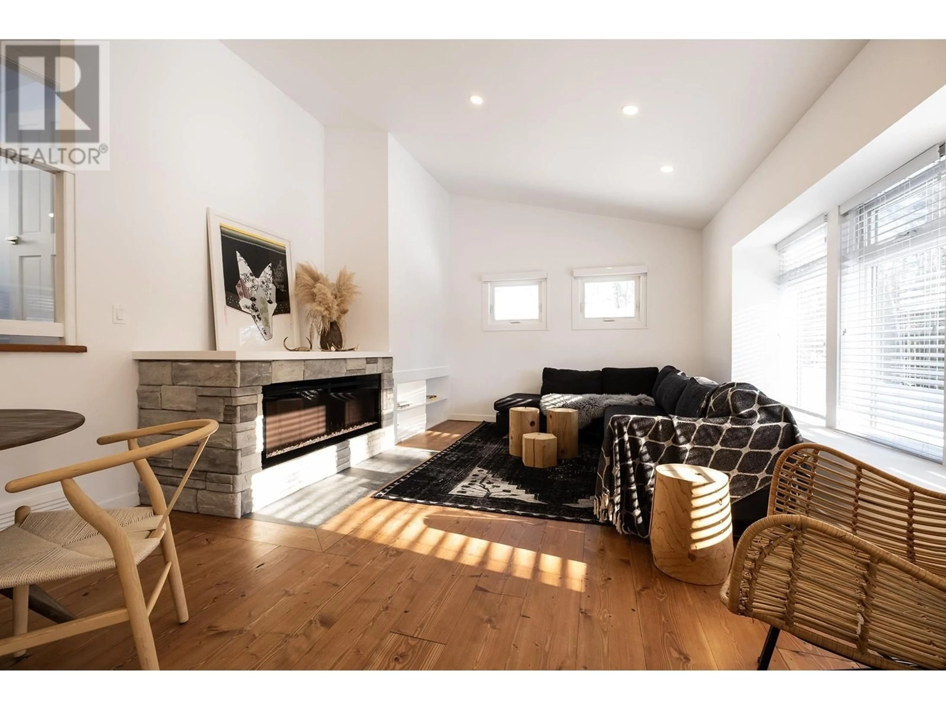 Living room with furniture, wood/laminate floor for 5758 SARGEANT BAY HEIGHTS ROAD, Halfmoon Bay British Columbia V7Z1C3