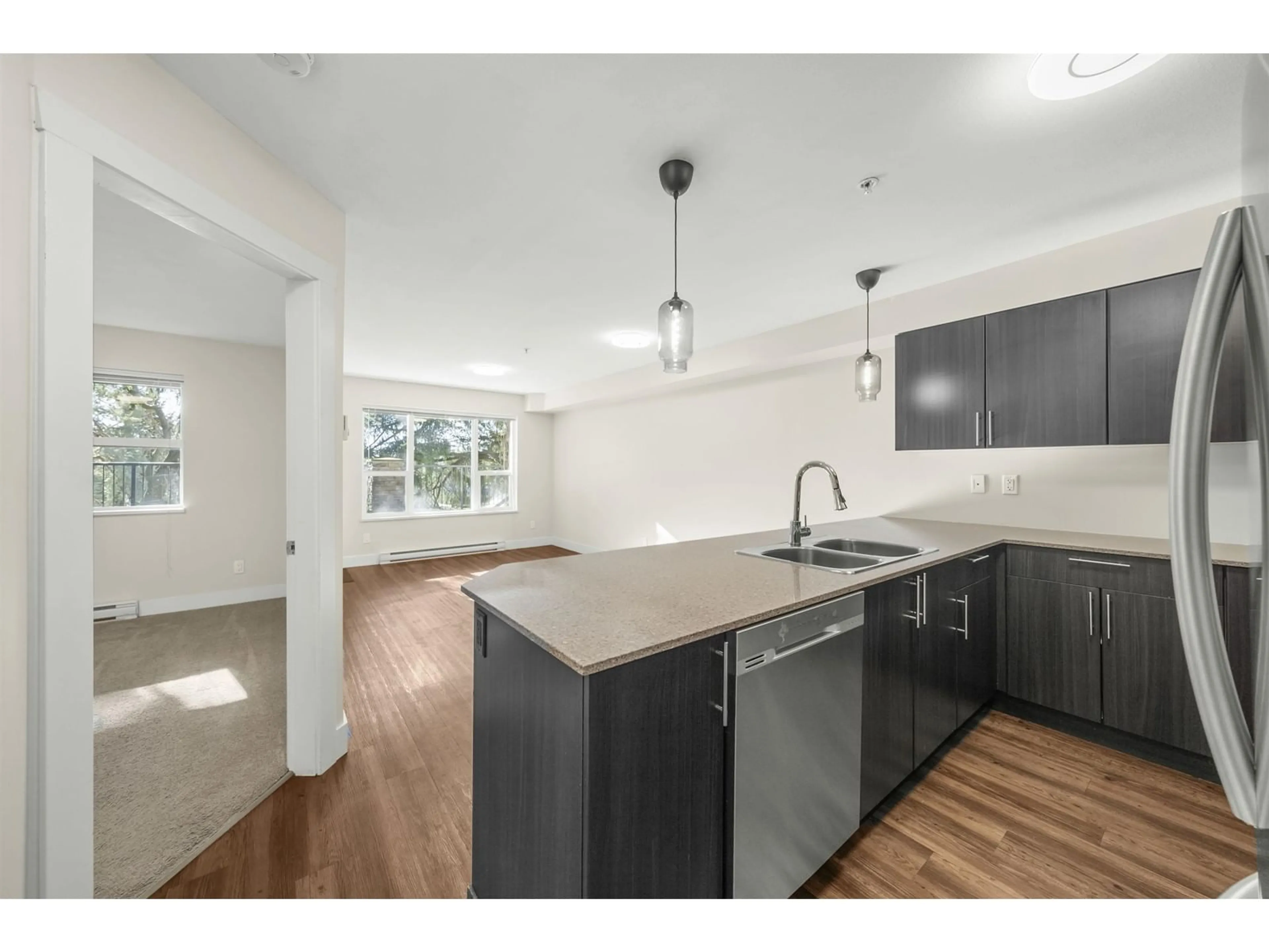 Open concept kitchen, unknown for 117 2565 CAMPBELL AVENUE, Abbotsford British Columbia V2S0E3