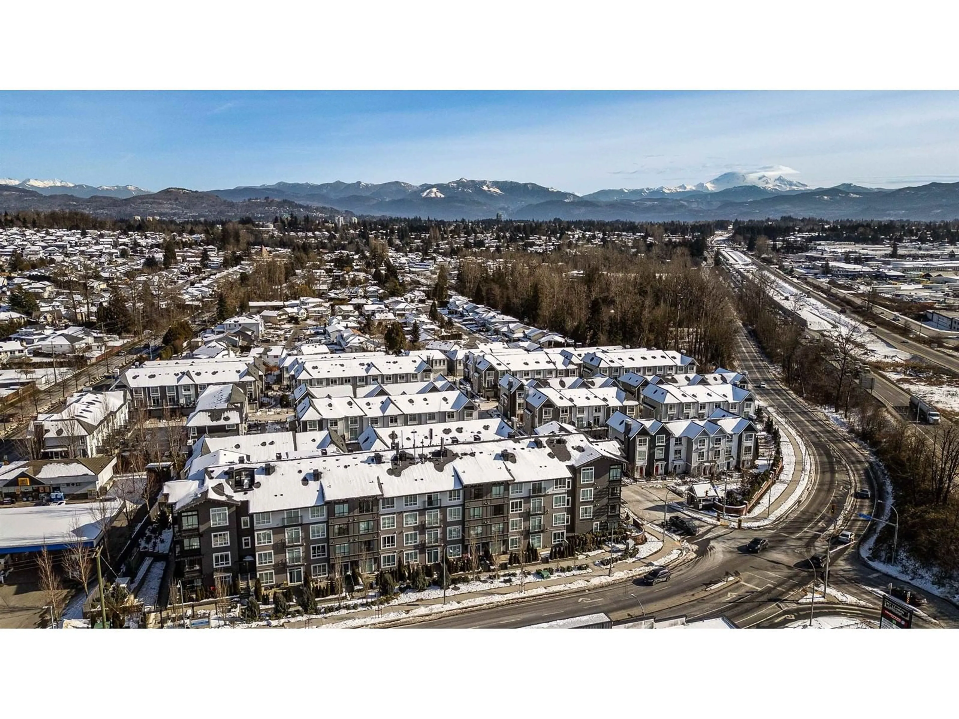 A pic from outside/outdoor area/front of a property/back of a property/a pic from drone, mountain view for 35 2838 LIVINGSTONE AVENUE, Abbotsford British Columbia V2T0J1