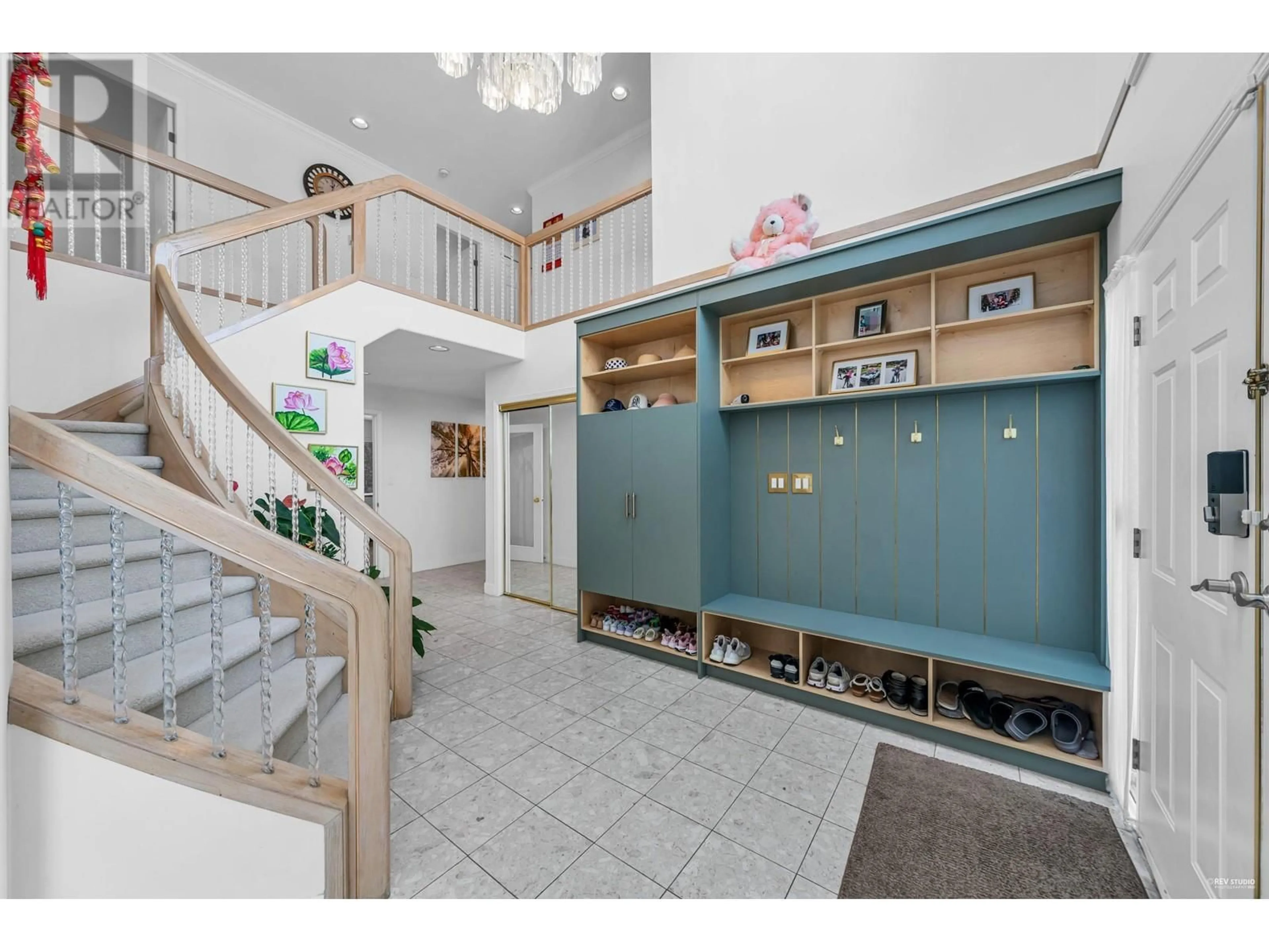 Indoor entryway for 3551 SCRATCHLEY CRESCENT, Richmond British Columbia V6X3T2