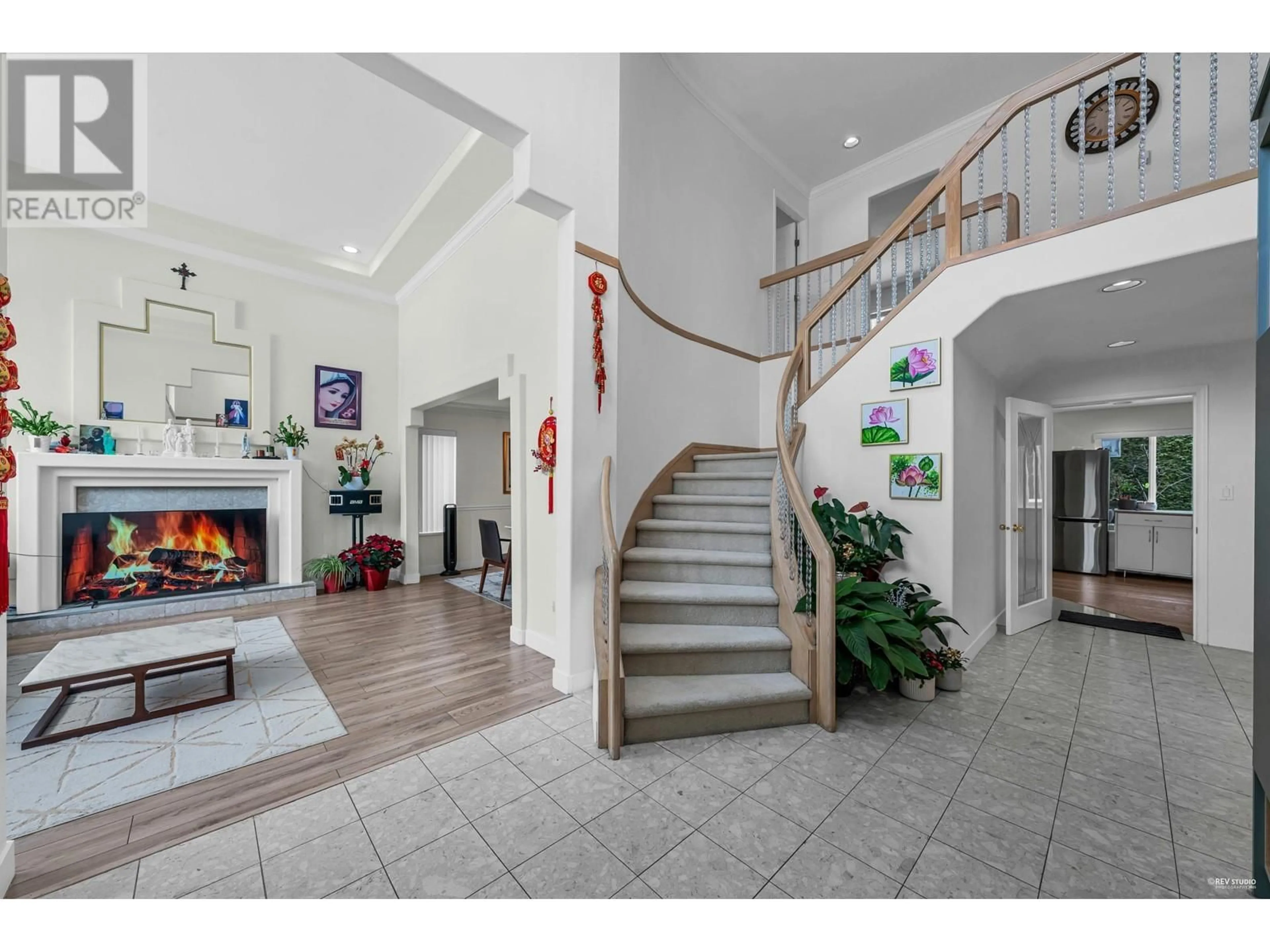 Indoor foyer for 3551 SCRATCHLEY CRESCENT, Richmond British Columbia V6X3T2