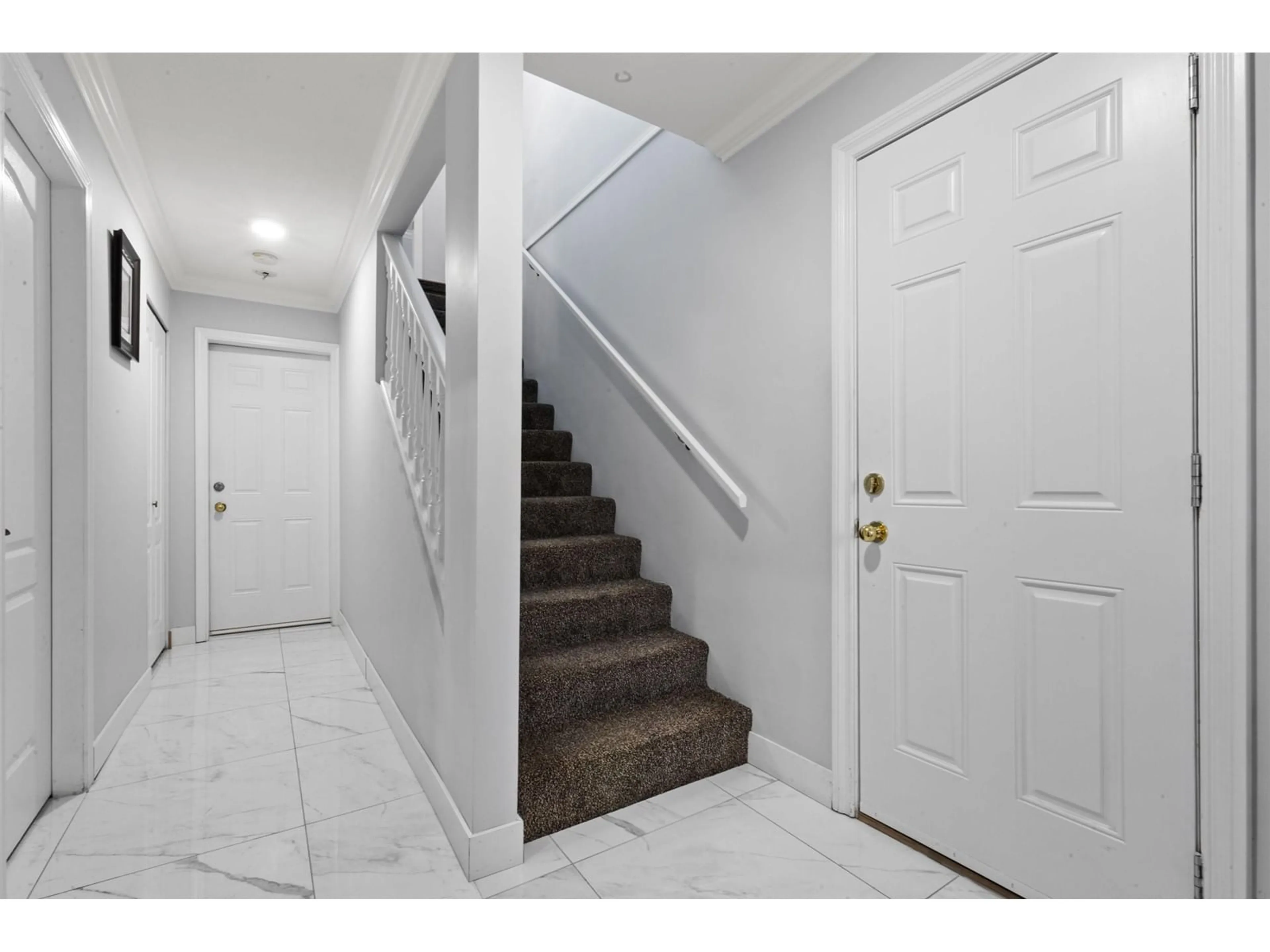 Indoor entryway for 30973 SANDPIPER, Abbotsford British Columbia V2T5L6