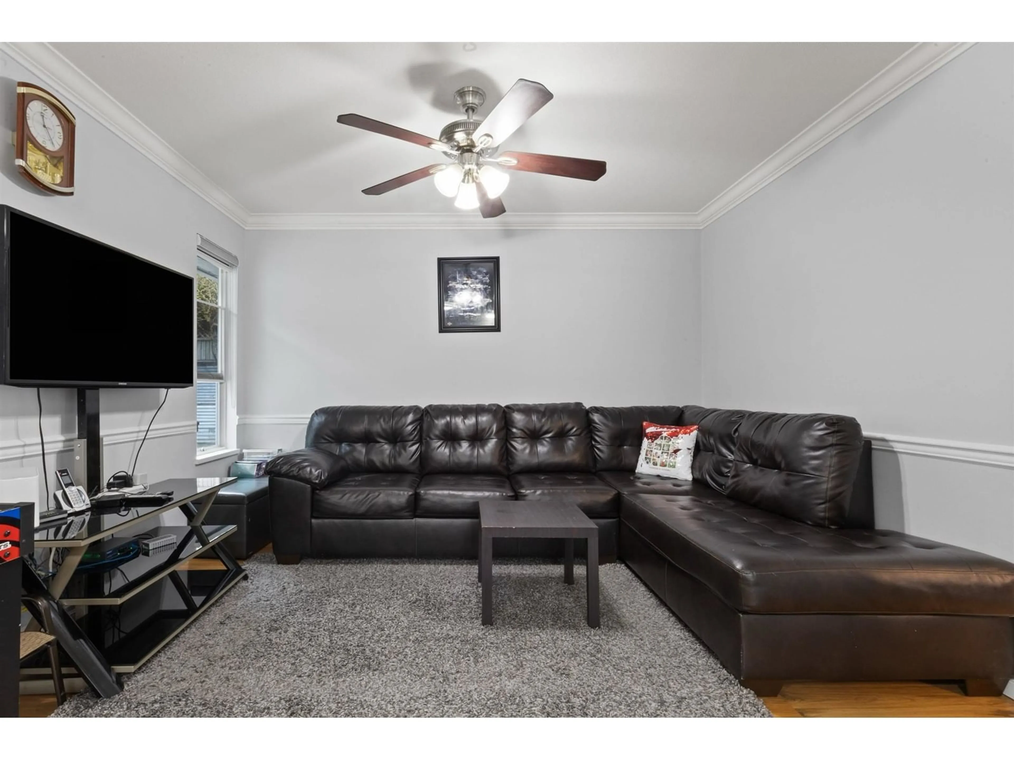 Living room with furniture, wood/laminate floor for 30973 SANDPIPER, Abbotsford British Columbia V2T5L6