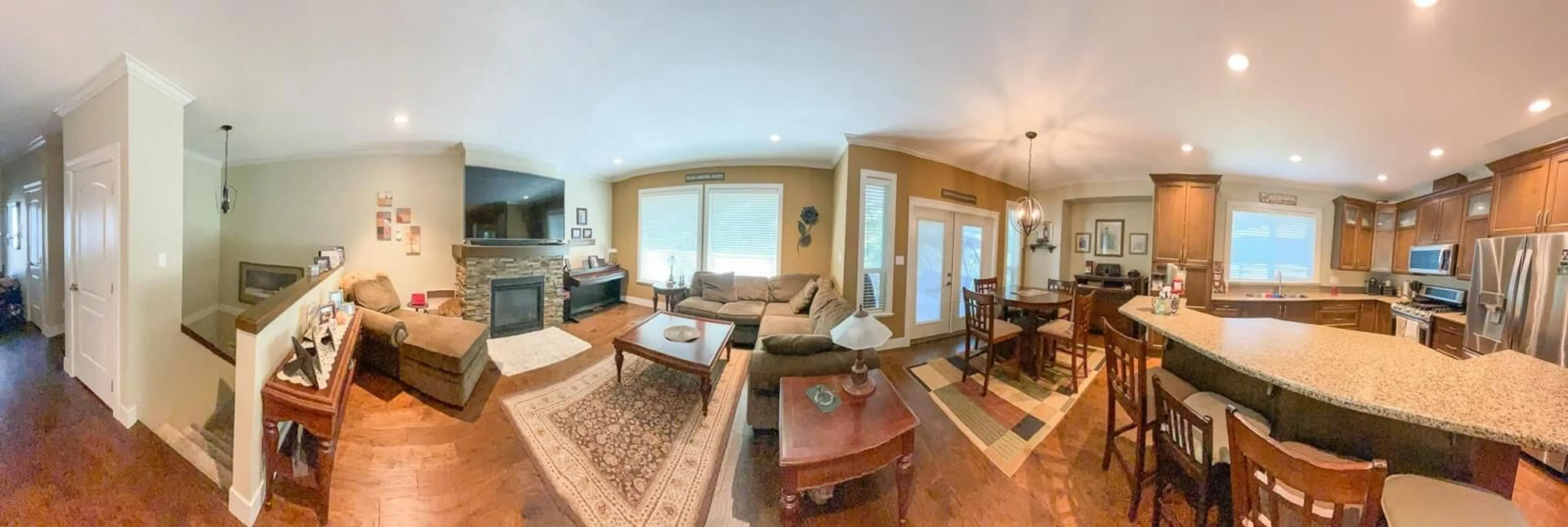 Living room with furniture, wood/laminate floor for 65732 VALLEY VIEW PLACE, Hope British Columbia V0X1L1