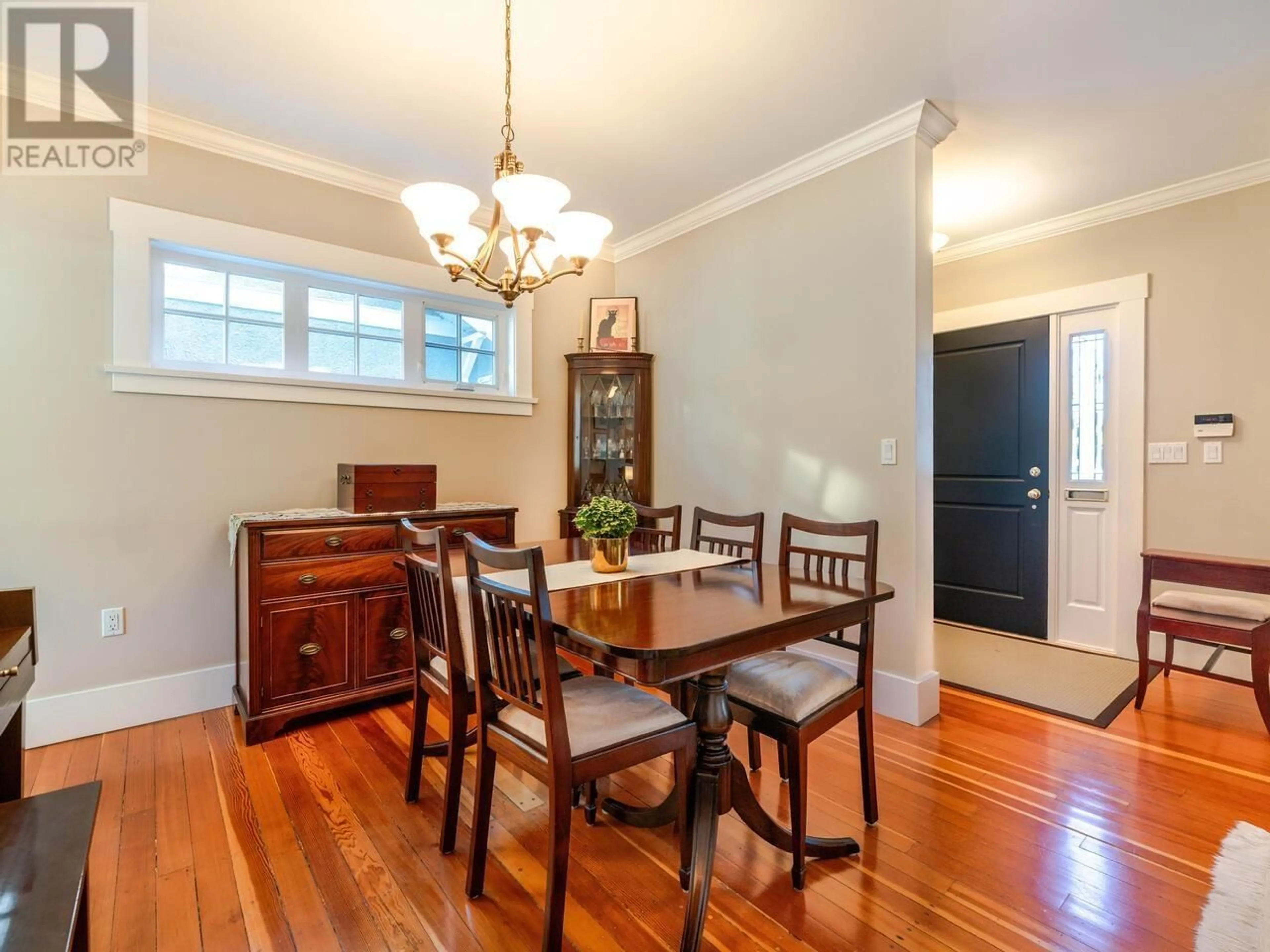 Dining room, wood/laminate floor for 3726 33RD AVENUE, Vancouver British Columbia V6N2H5