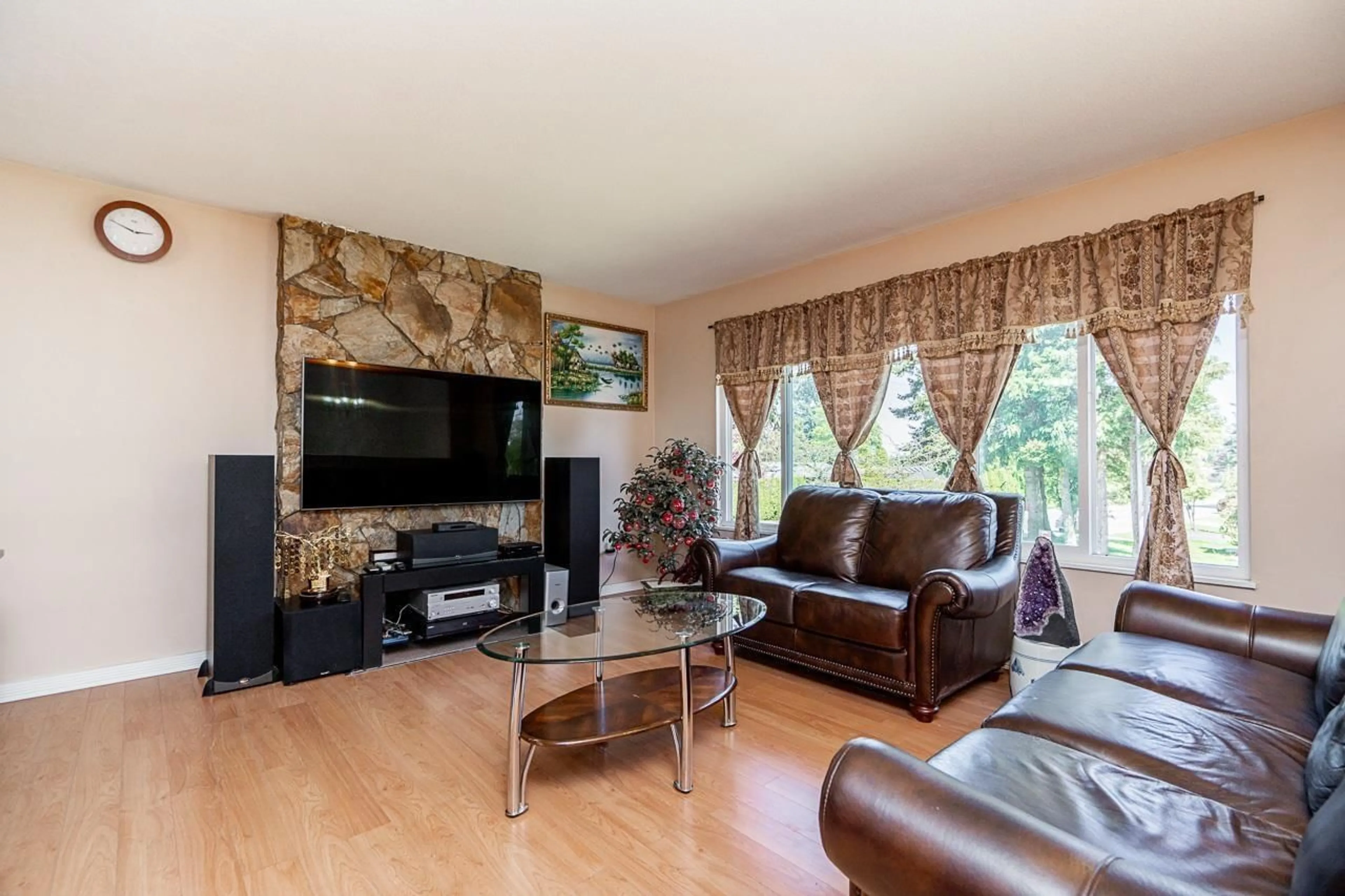 Living room with furniture, wood/laminate floor for 2883 264A STREET, Langley British Columbia V4W3A9