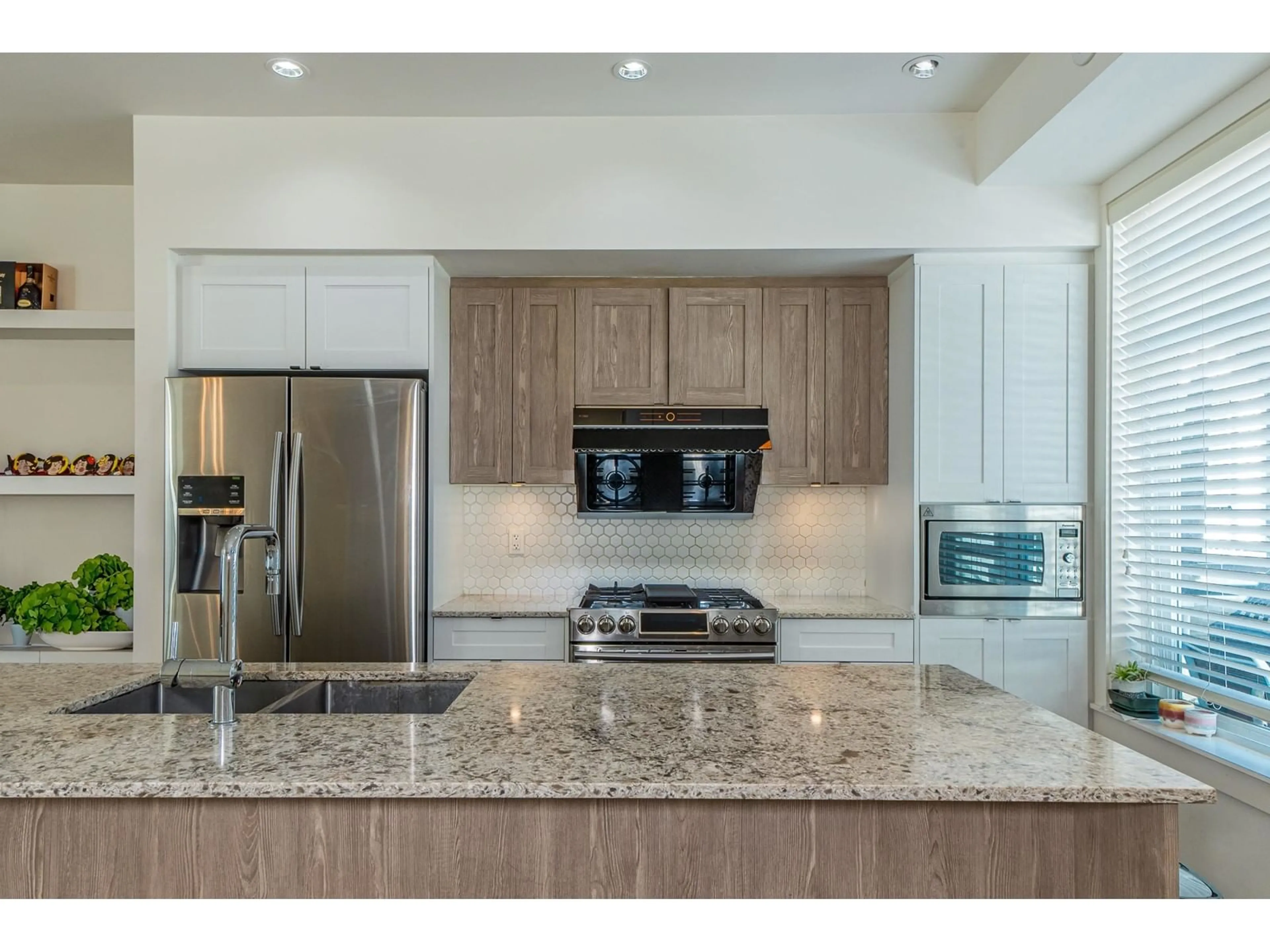 Open concept kitchen, ceramic/tile floor for 42 - 11188 72, Delta British Columbia V4E0A5