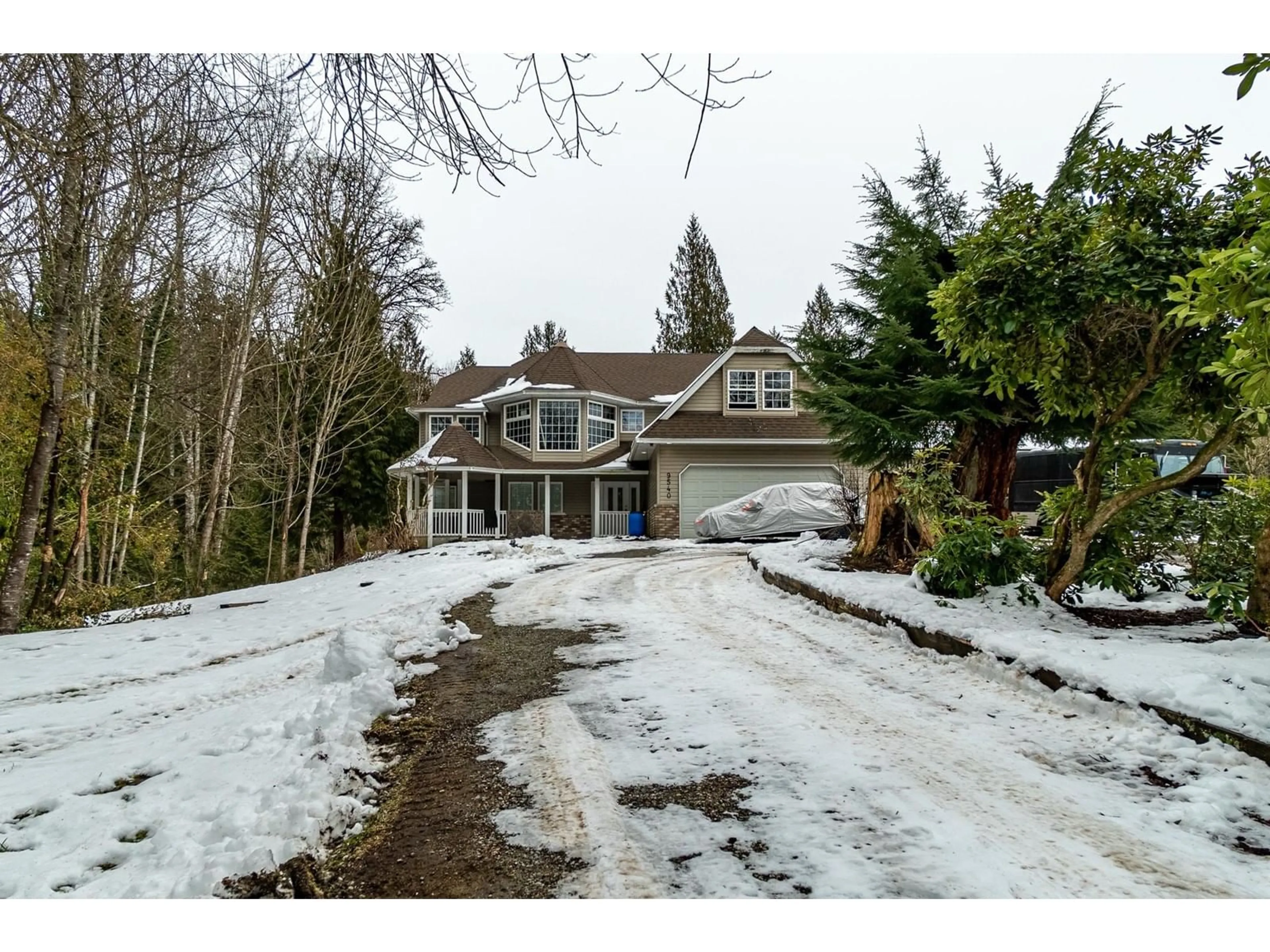 A pic from outside/outdoor area/front of a property/back of a property/a pic from drone, street for 9540 WOODWARD, Mission British Columbia V4S1H9