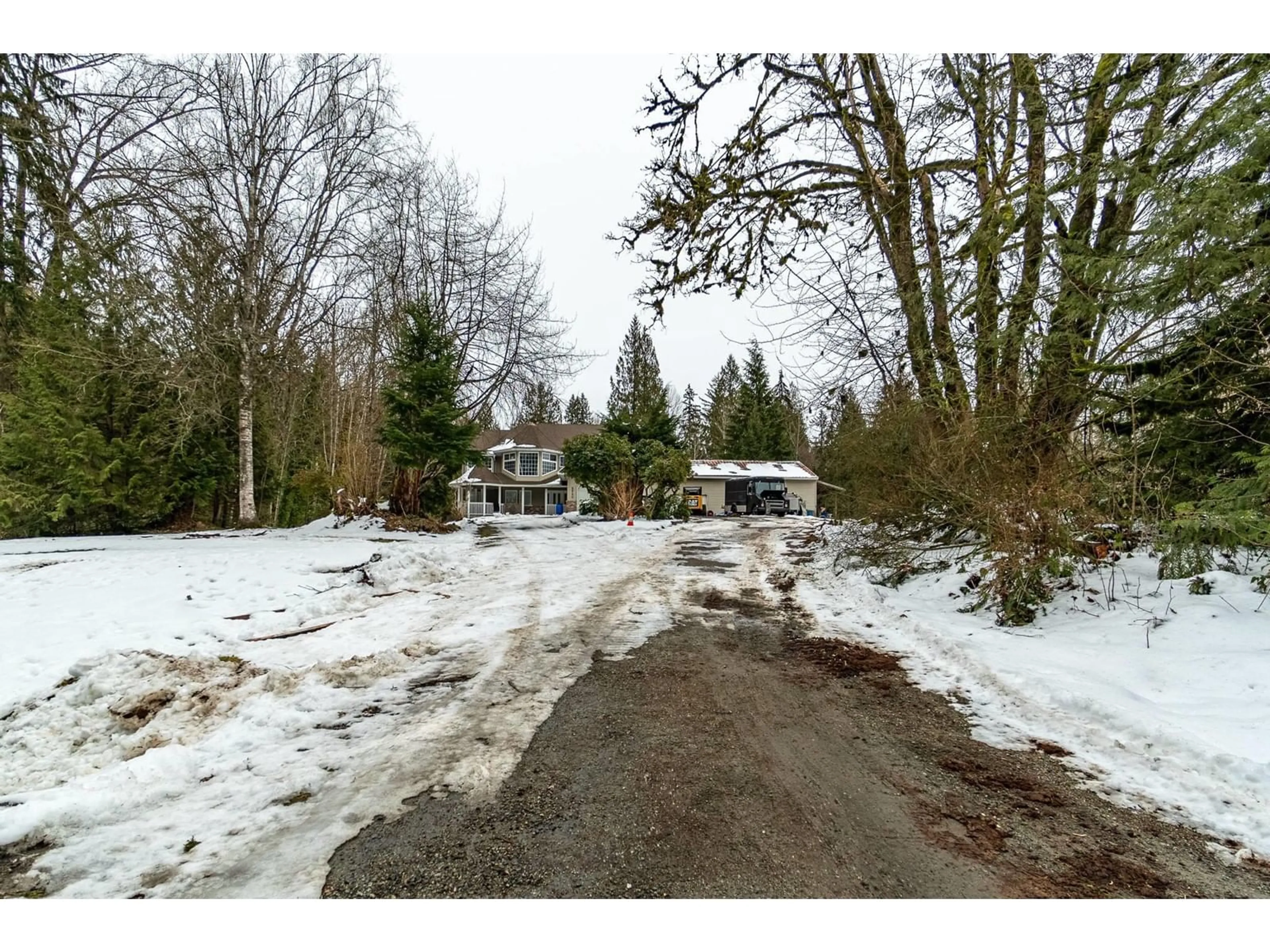 A pic from outside/outdoor area/front of a property/back of a property/a pic from drone, street for 9540 WOODWARD STREET, Mission British Columbia V4S1H9