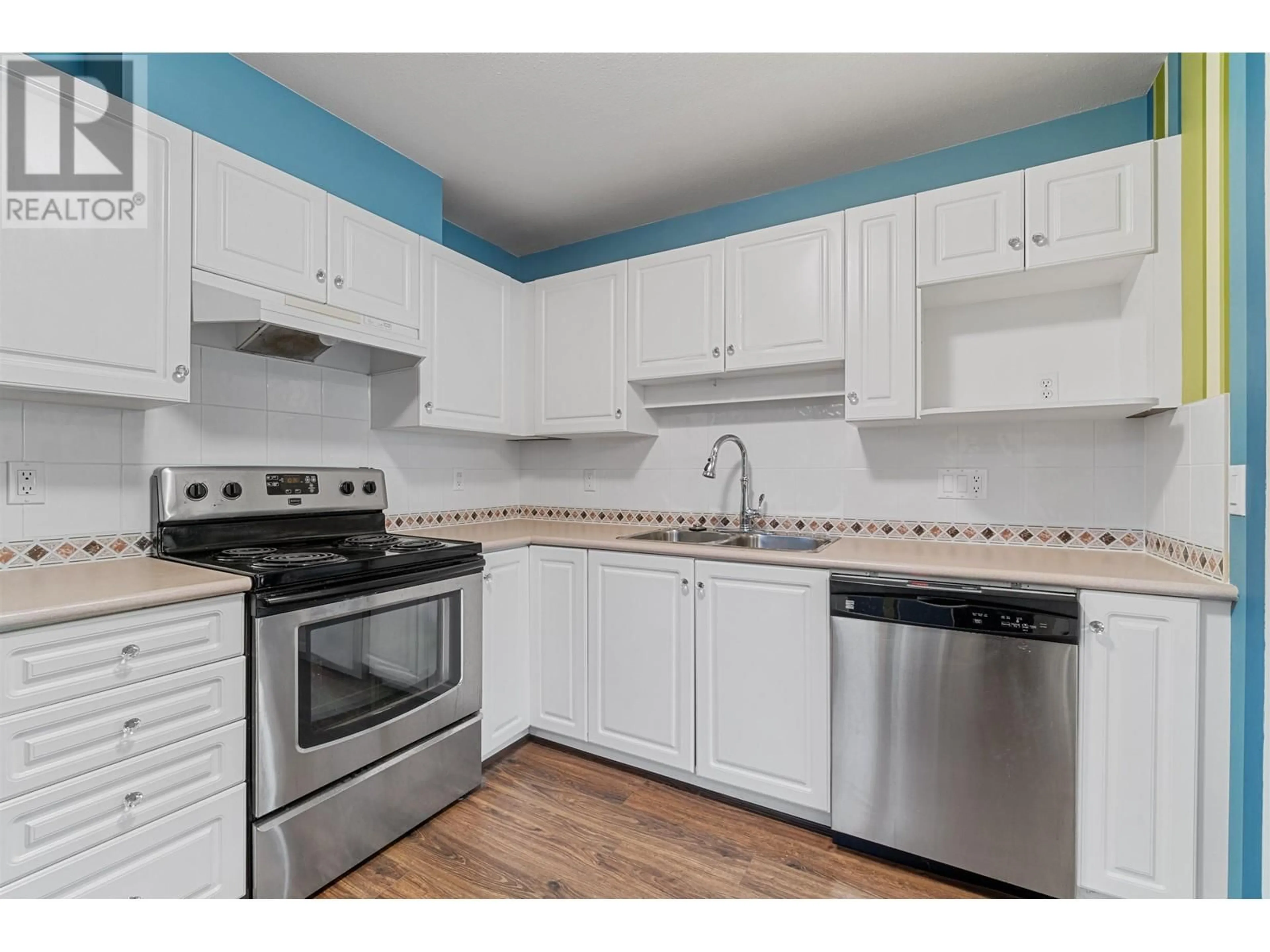 Standard kitchen, wood/laminate floor for 503 22233 RIVER ROAD, Maple Ridge British Columbia V2X3N7