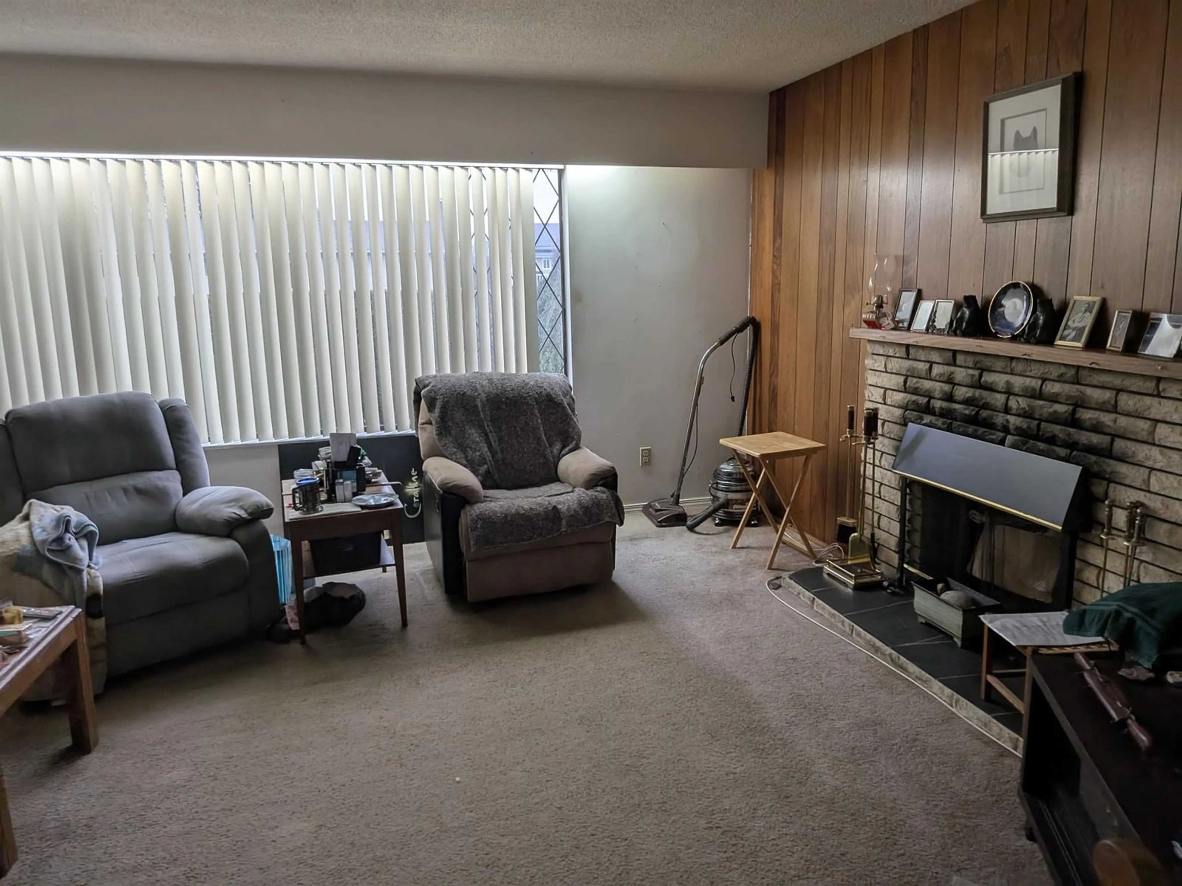 Living room with furniture, unknown for 11812 85A AVENUE, Delta British Columbia V4C2V6