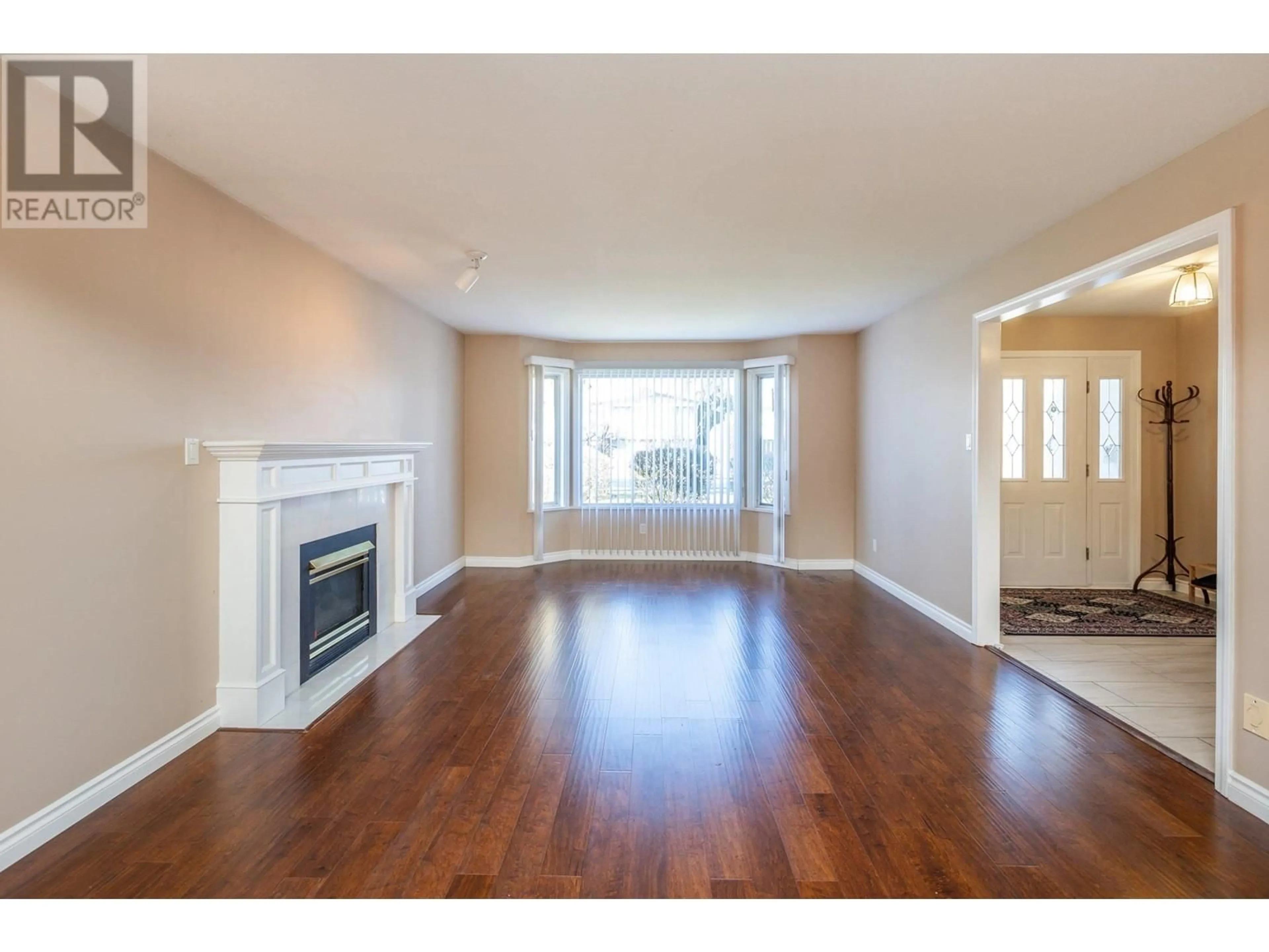 Living room with furniture, wood/laminate floor for 5260 WESTMINSTER AVENUE, Delta British Columbia V4K2J2