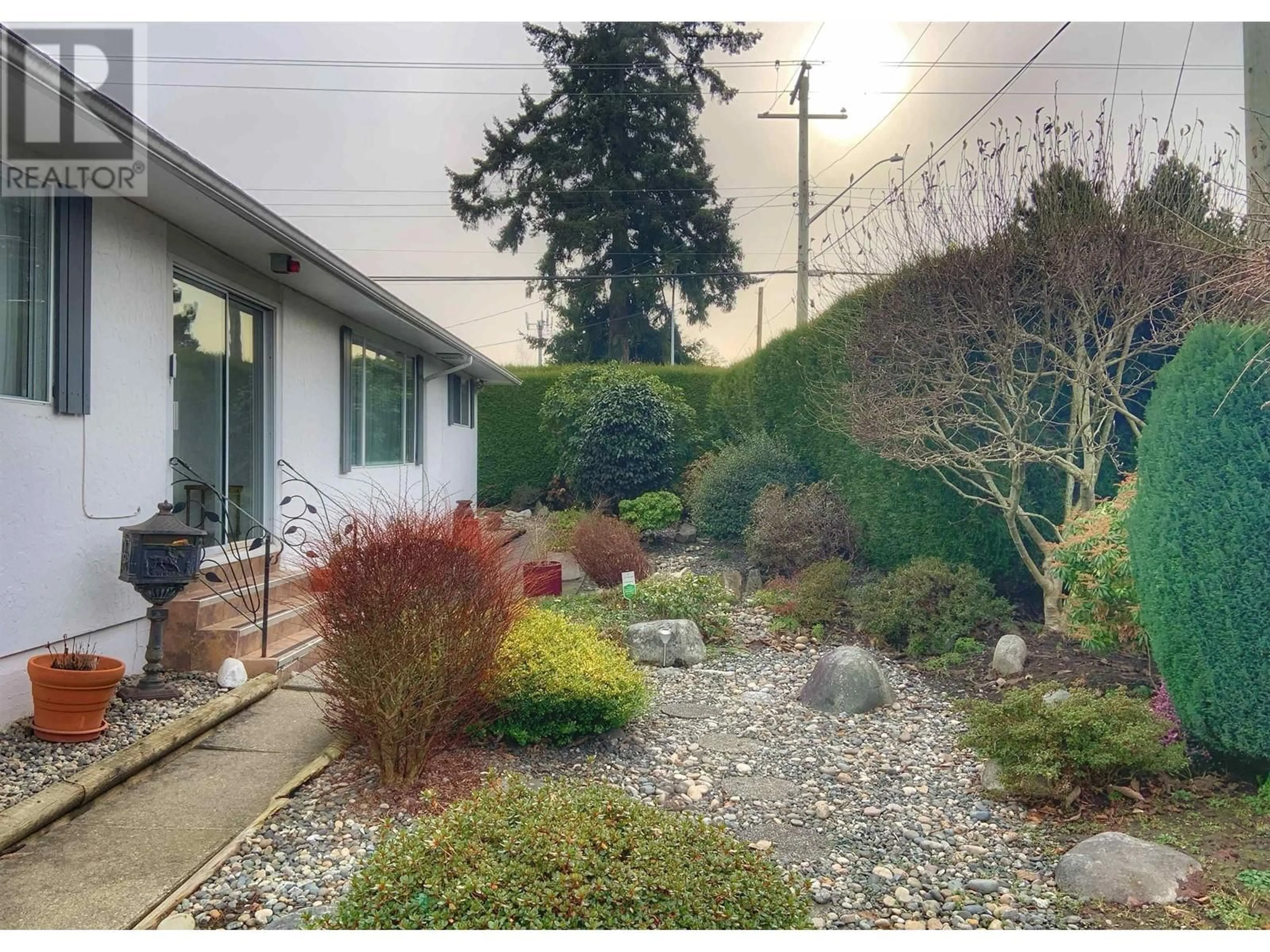 A pic from outside/outdoor area/front of a property/back of a property/a pic from drone, street for 10880 SOUTHRIDGE ROAD, Richmond British Columbia V7A2X4