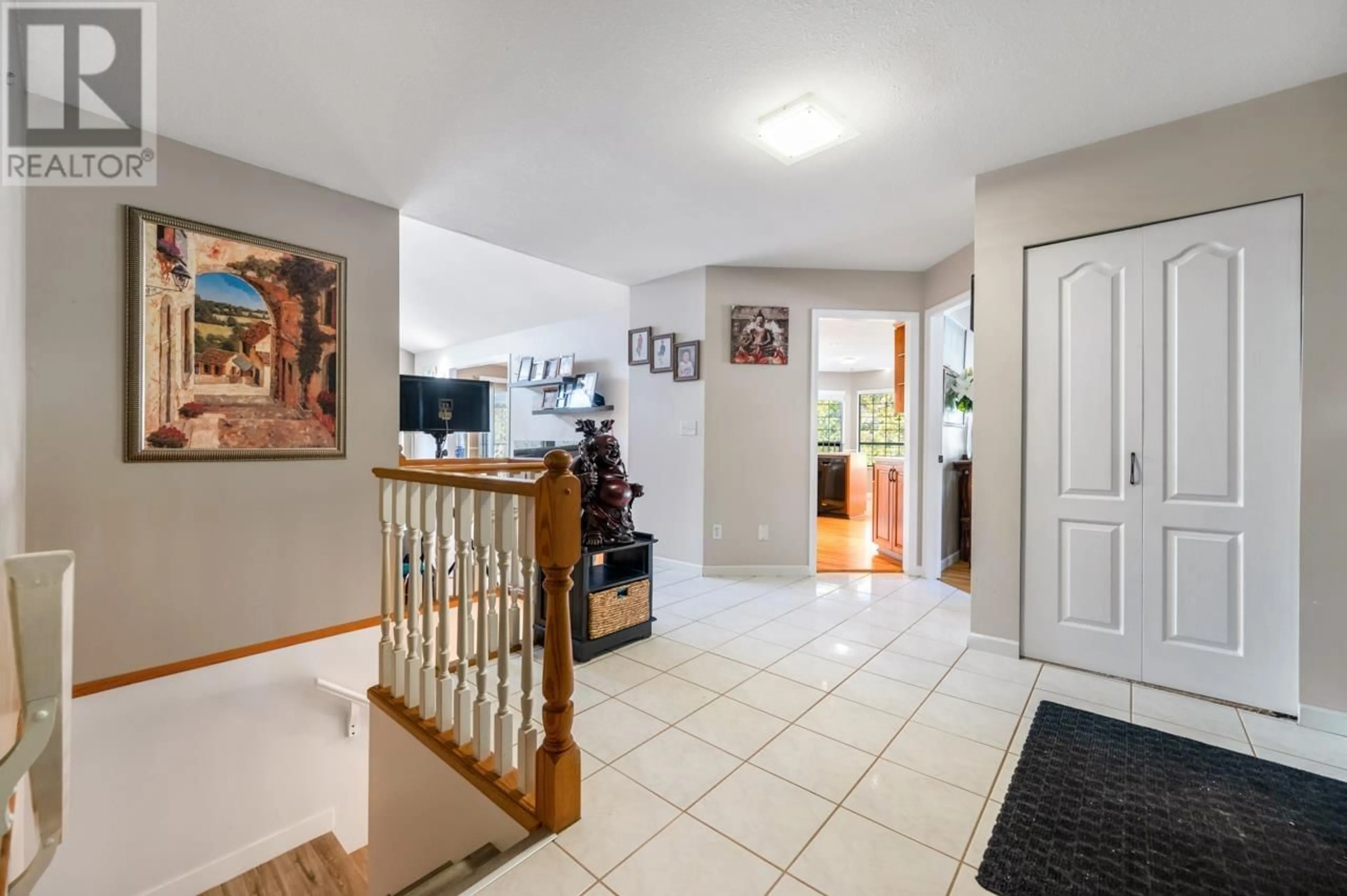 Indoor entryway for 12753 261 STREET, Maple Ridge British Columbia V2W1C3