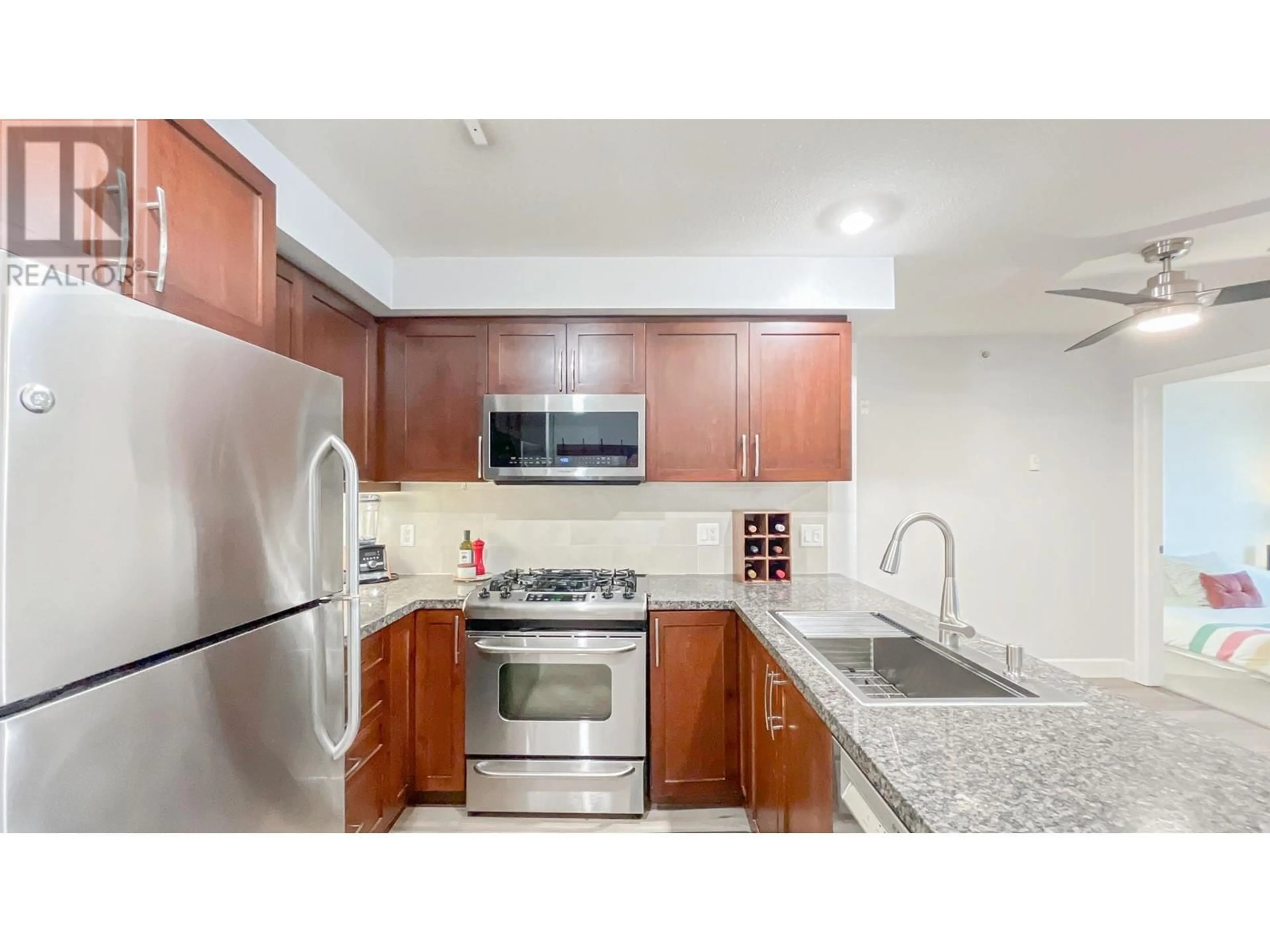 Standard kitchen, unknown for 414 3811 HASTINGS STREET, Burnaby British Columbia V5C2H7