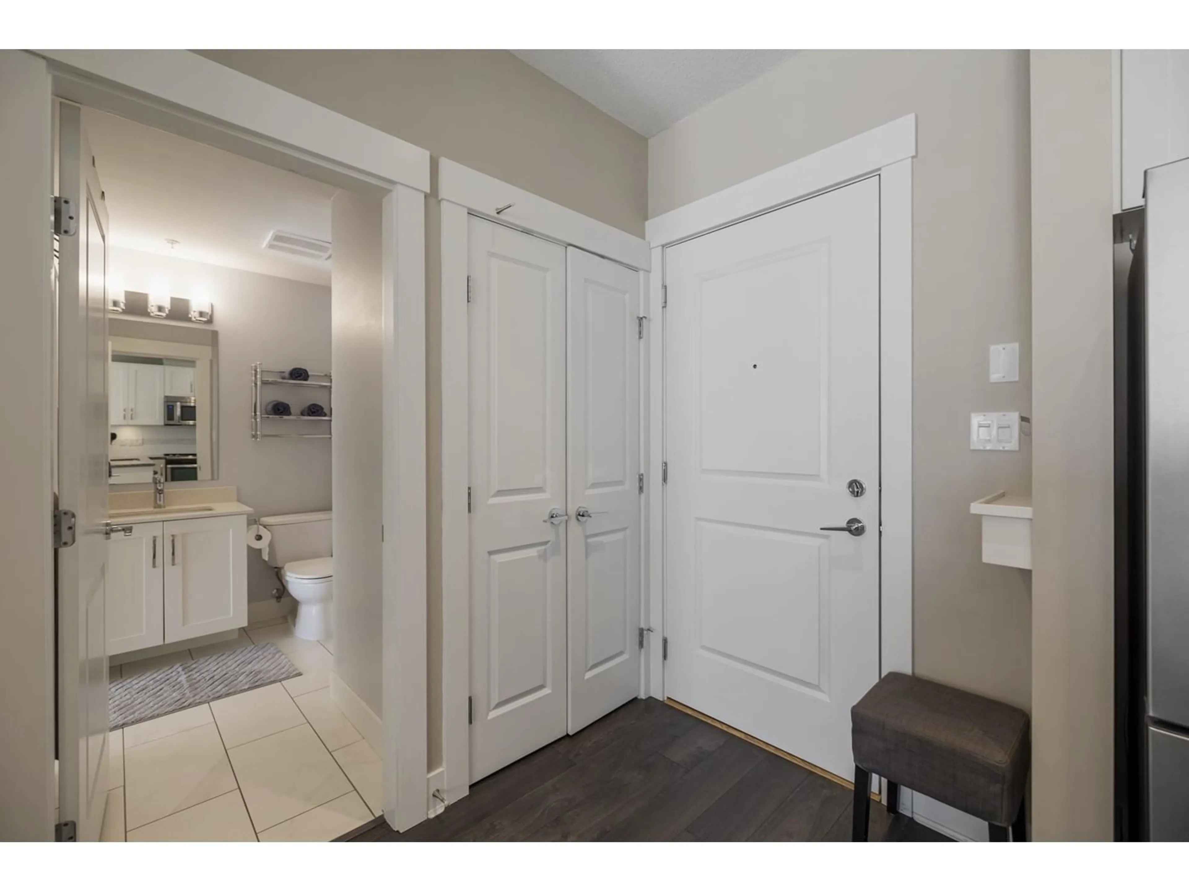 Indoor entryway for 222 20728 WILLOUGHBY TOWN CENTRE DRIVE, Langley British Columbia V2Y0P3