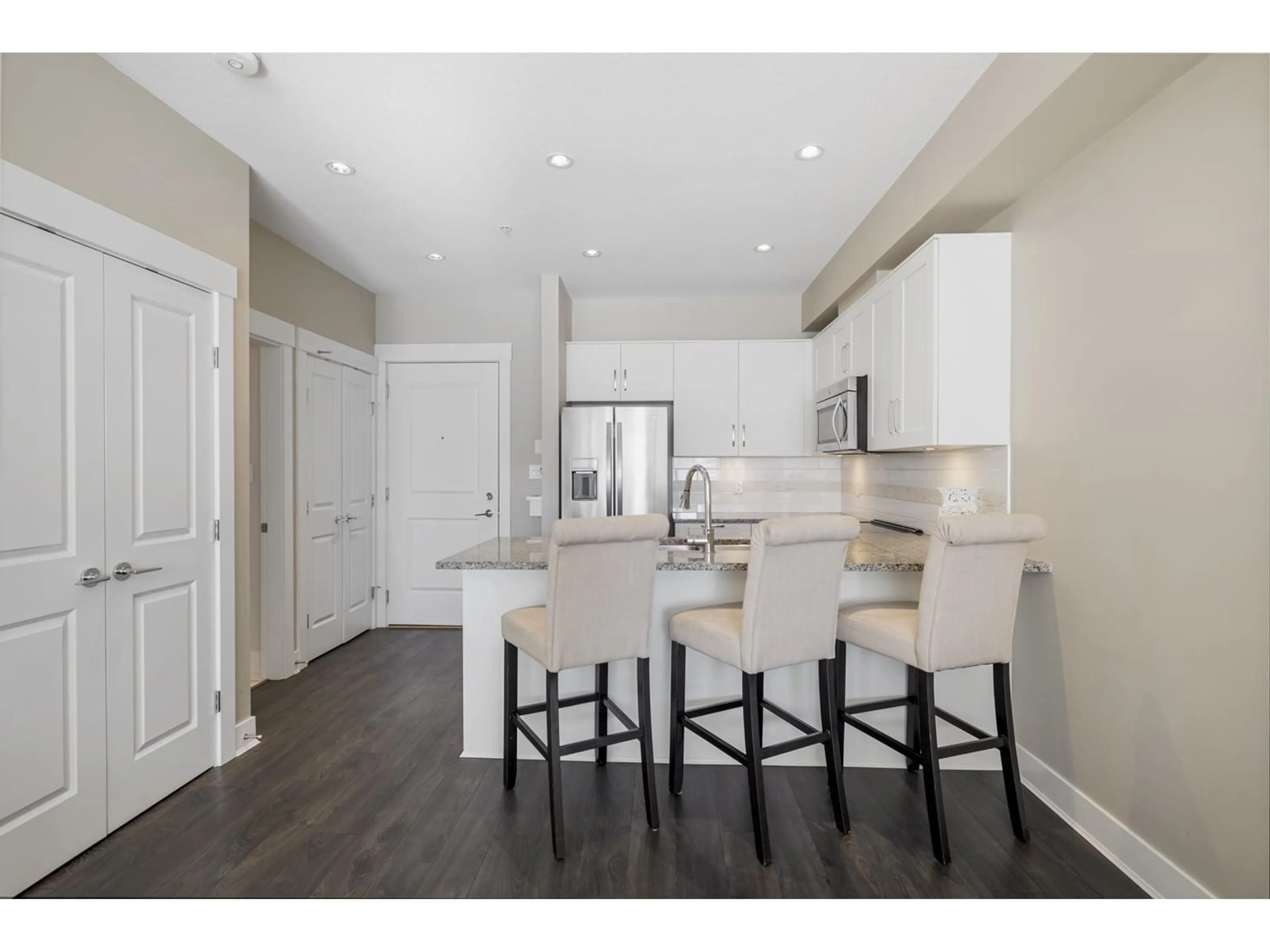 Open concept kitchen, unknown for 222 20728 WILLOUGHBY TOWN CENTRE DRIVE, Langley British Columbia V2Y0P3