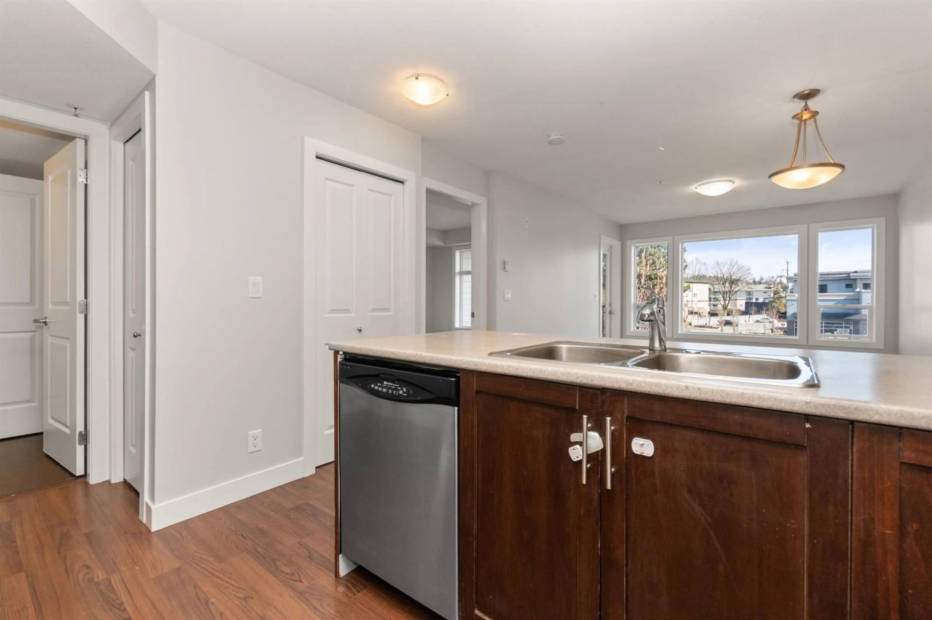 Standard kitchen, unknown for 208 - 46289 YALE ROAD, Chilliwack British Columbia V2P0B9