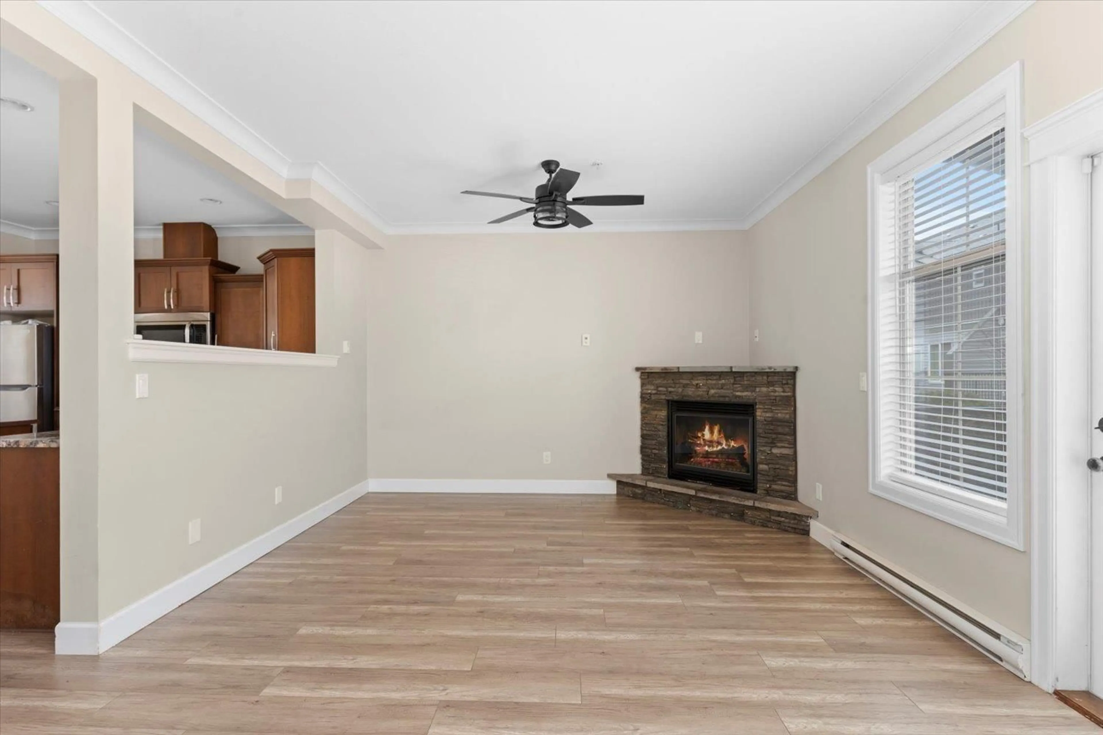 Living room with furniture, wood/laminate floor for 10 45025 WOLFE ROAD|Chilliwack Proper We, Chilliwack British Columbia V2P7V9