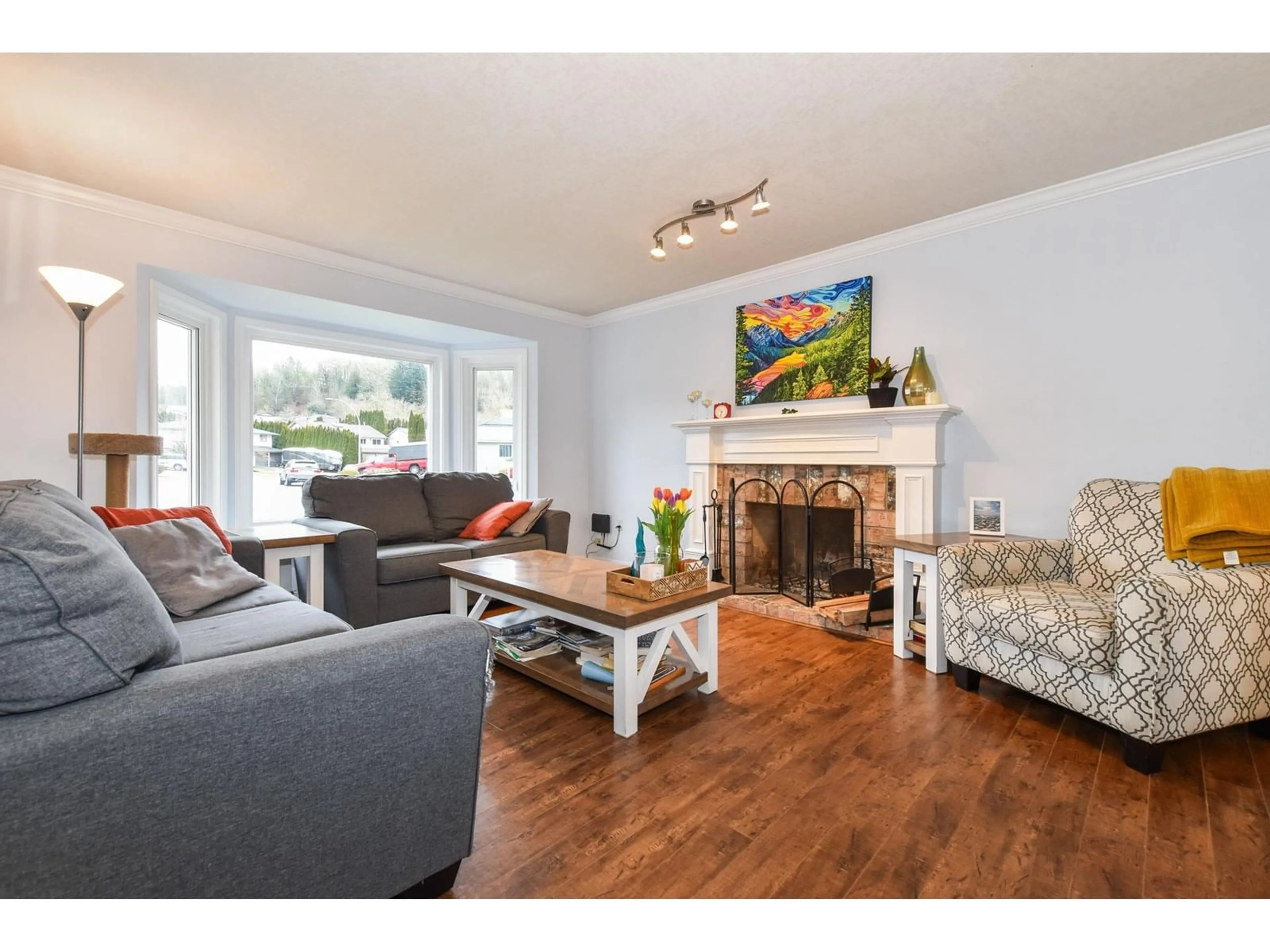 Living room with furniture, wood/laminate floor for 34932 GLENALMOND PLACE, Abbotsford British Columbia V2S7G6