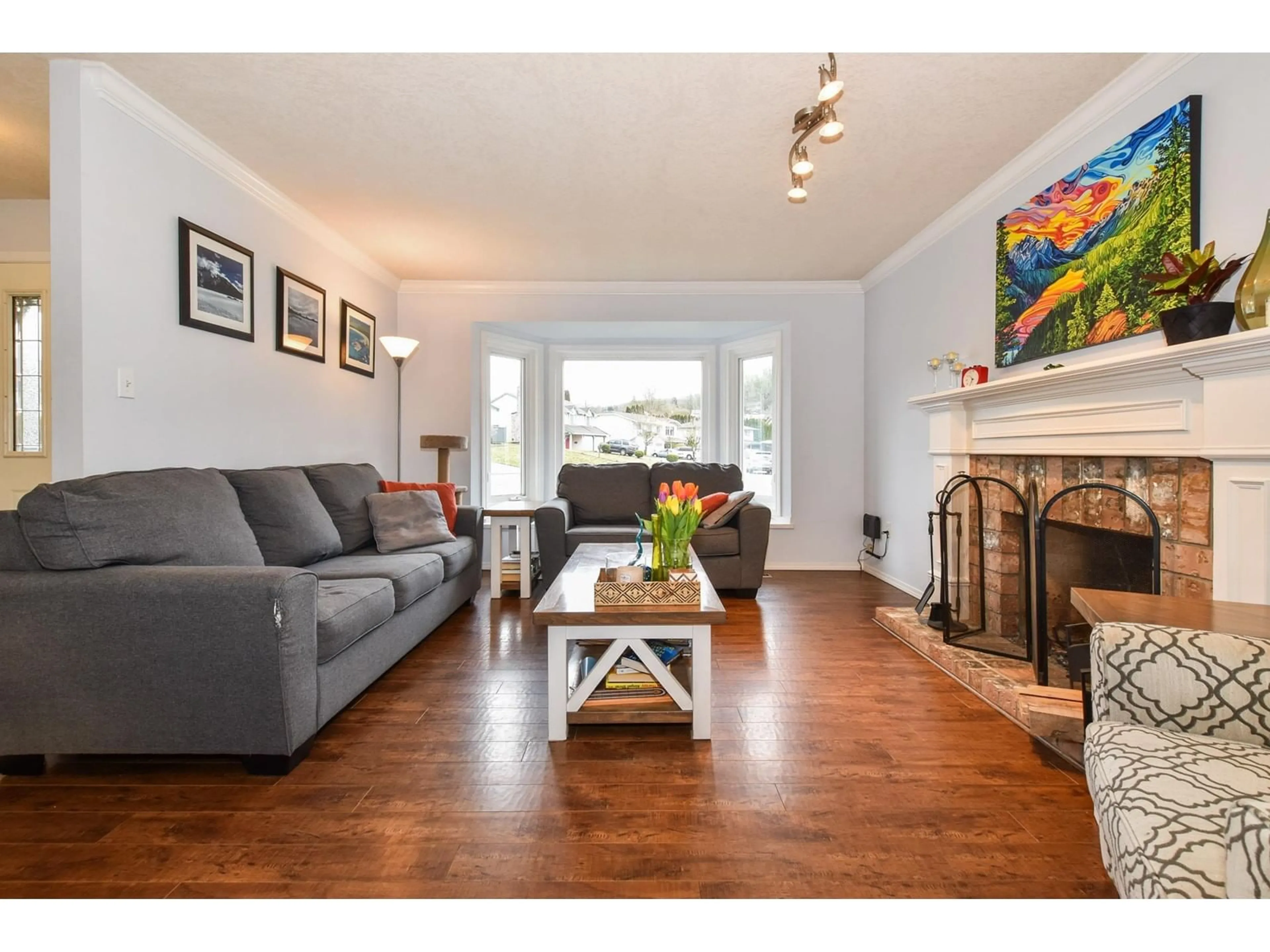 Living room with furniture, wood/laminate floor for 34932 GLENALMOND PLACE, Abbotsford British Columbia V2S7G6