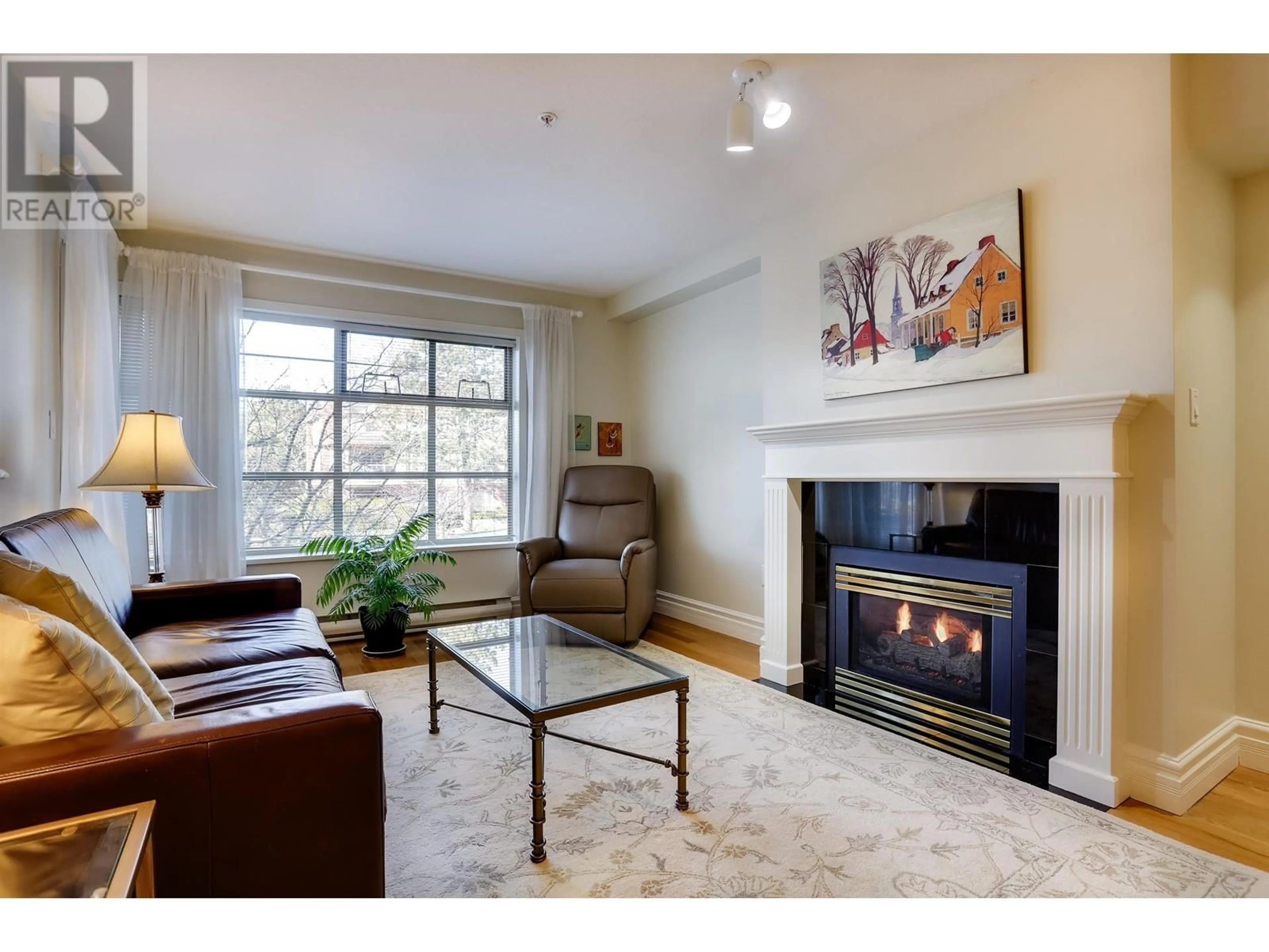 Living room with furniture, wood/laminate floor for 205 - 1118 55TH STREET, Delta British Columbia V4M3J8