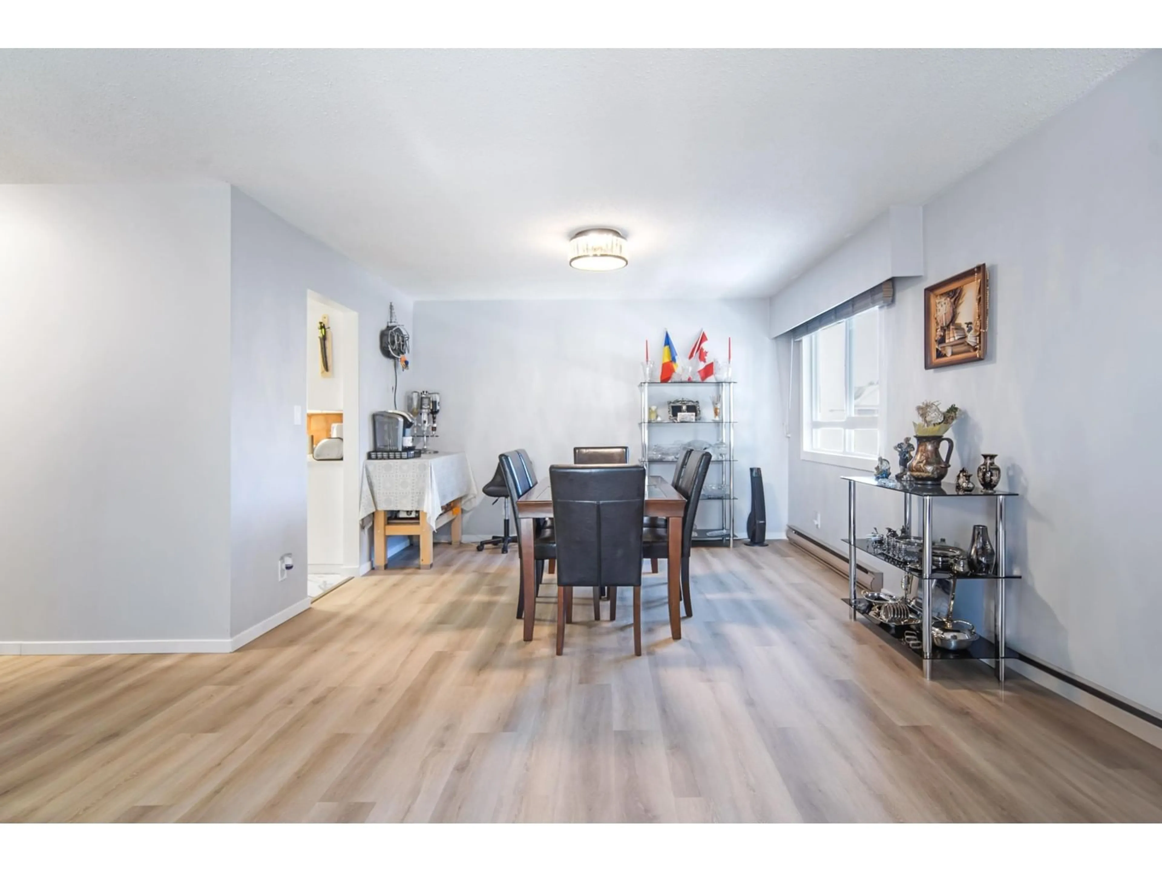 A pic of a room for 203 - 32040 PEARDONVILLE, Abbotsford British Columbia V2T6N8