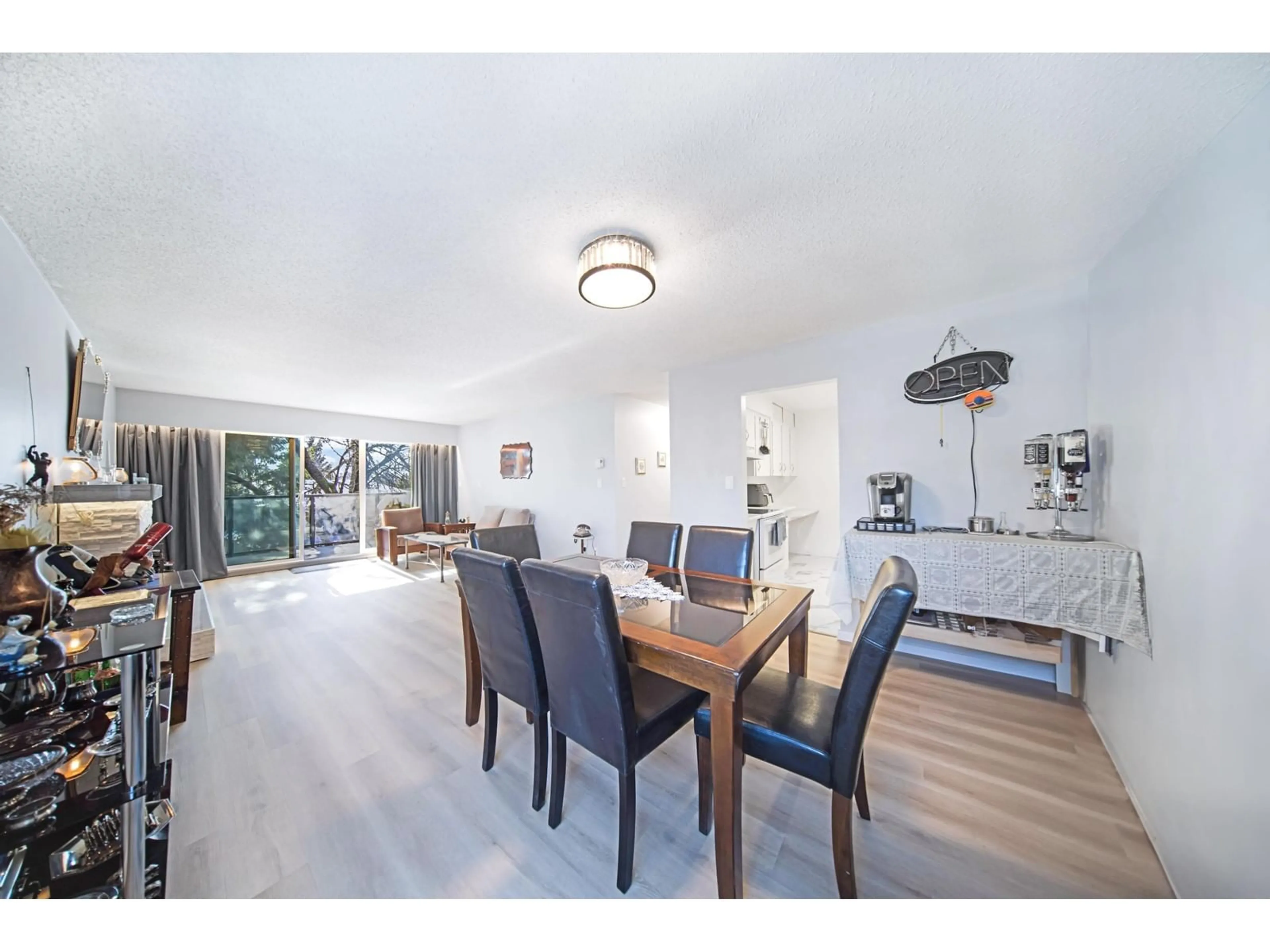Dining room, wood/laminate floor for 203 - 32040 PEARDONVILLE, Abbotsford British Columbia V2T6N8