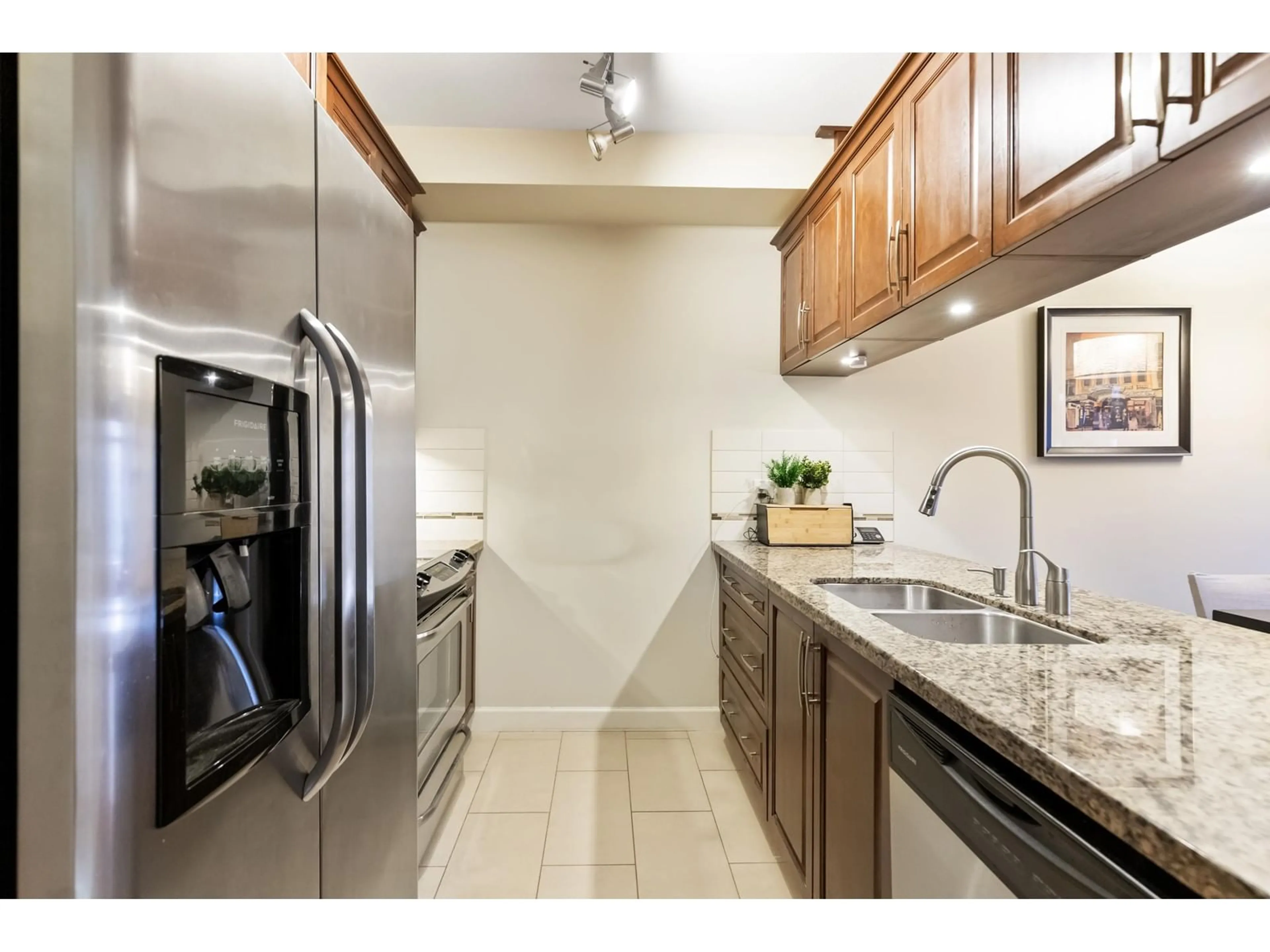 Standard kitchen, ceramic/tile floor for 471 8328 207A STREET, Langley British Columbia V2Y0K5