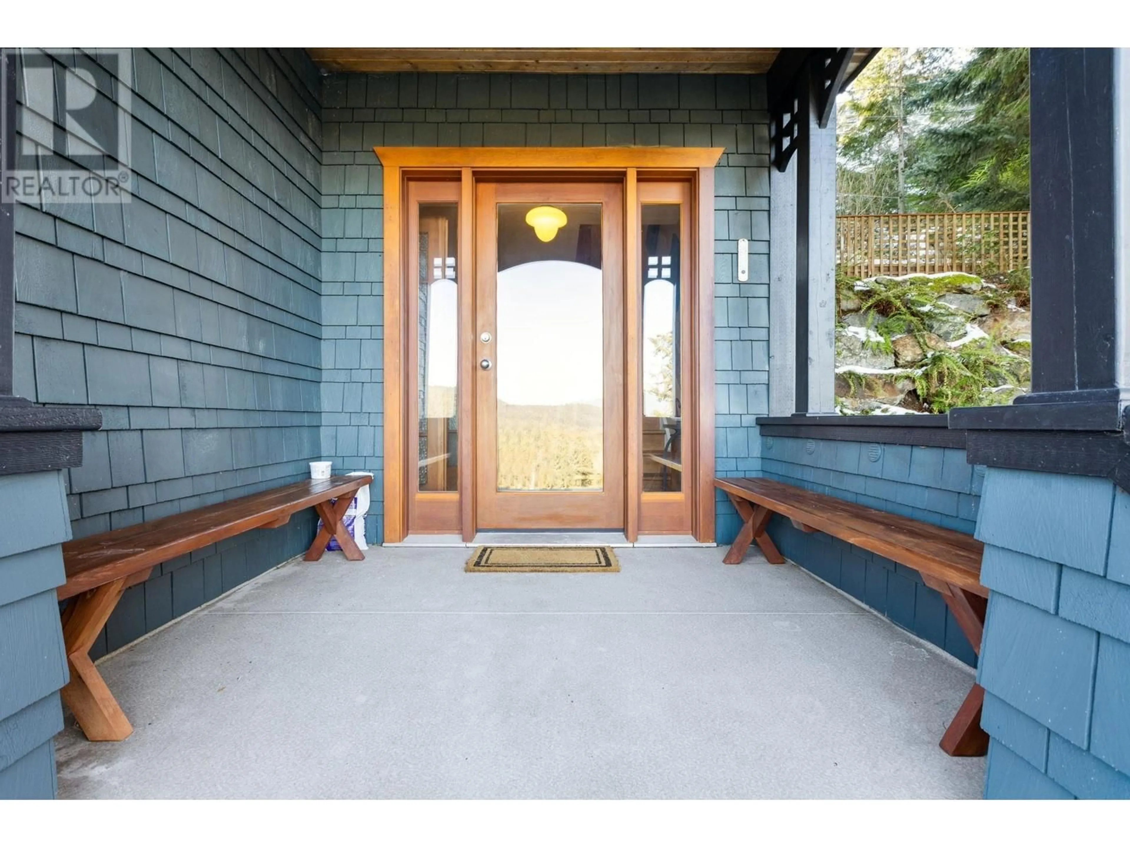 Indoor entryway for 555 ROOCROFT LANE, Bowen Island British Columbia V0N1G2