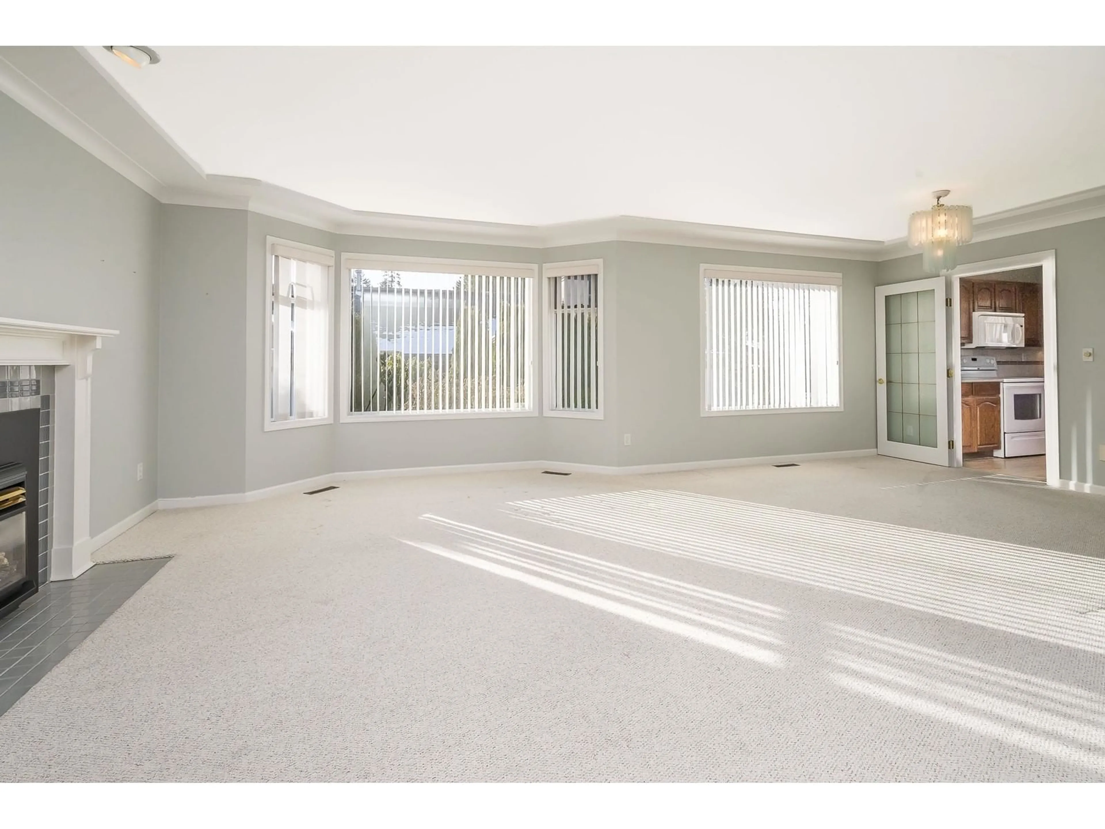 A pic of a room for 3 12925 17 AVENUE, Surrey British Columbia V4A8S7