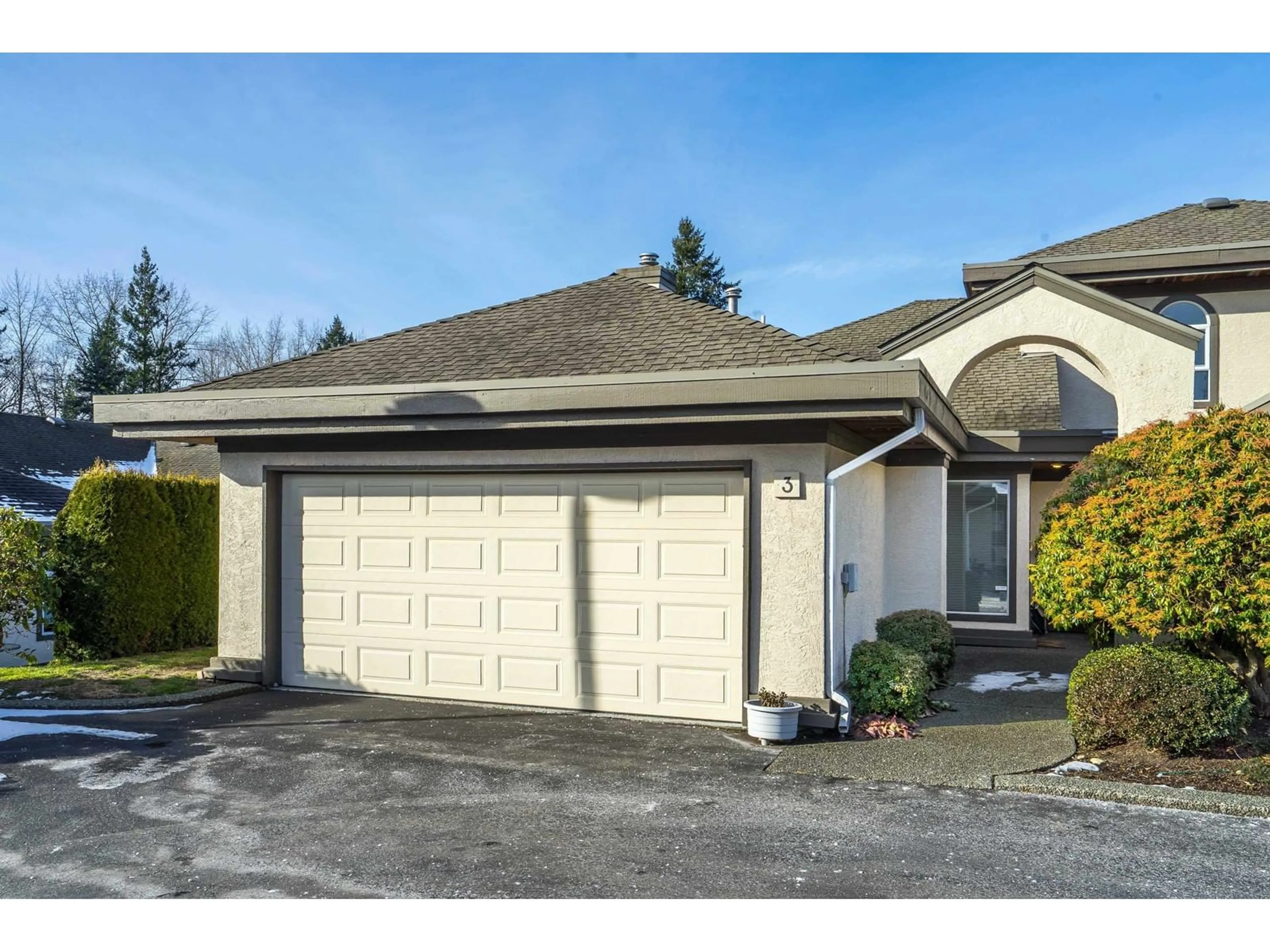 Indoor garage for 3 12925 17 AVENUE, Surrey British Columbia V4A8S7