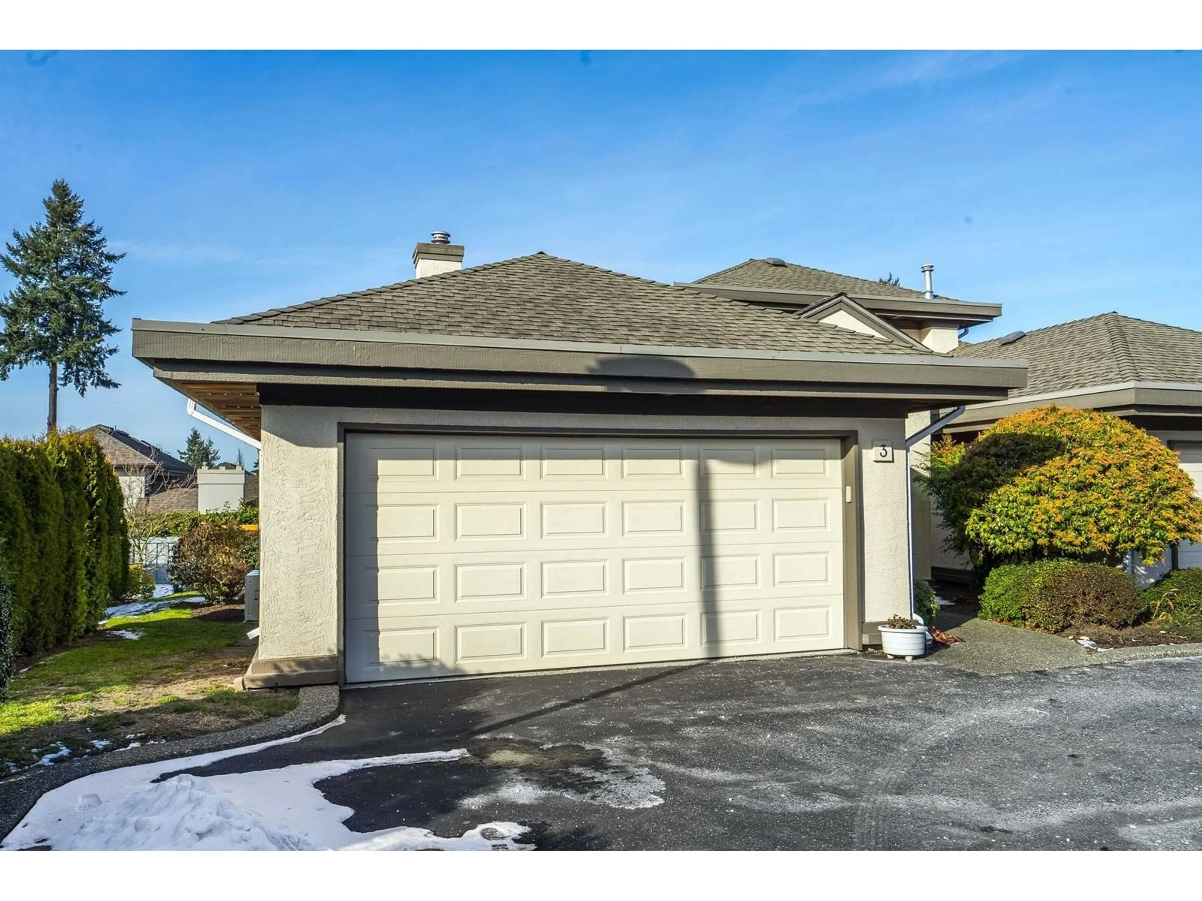 Indoor garage for 3 12925 17 AVENUE, Surrey British Columbia V4A8S7