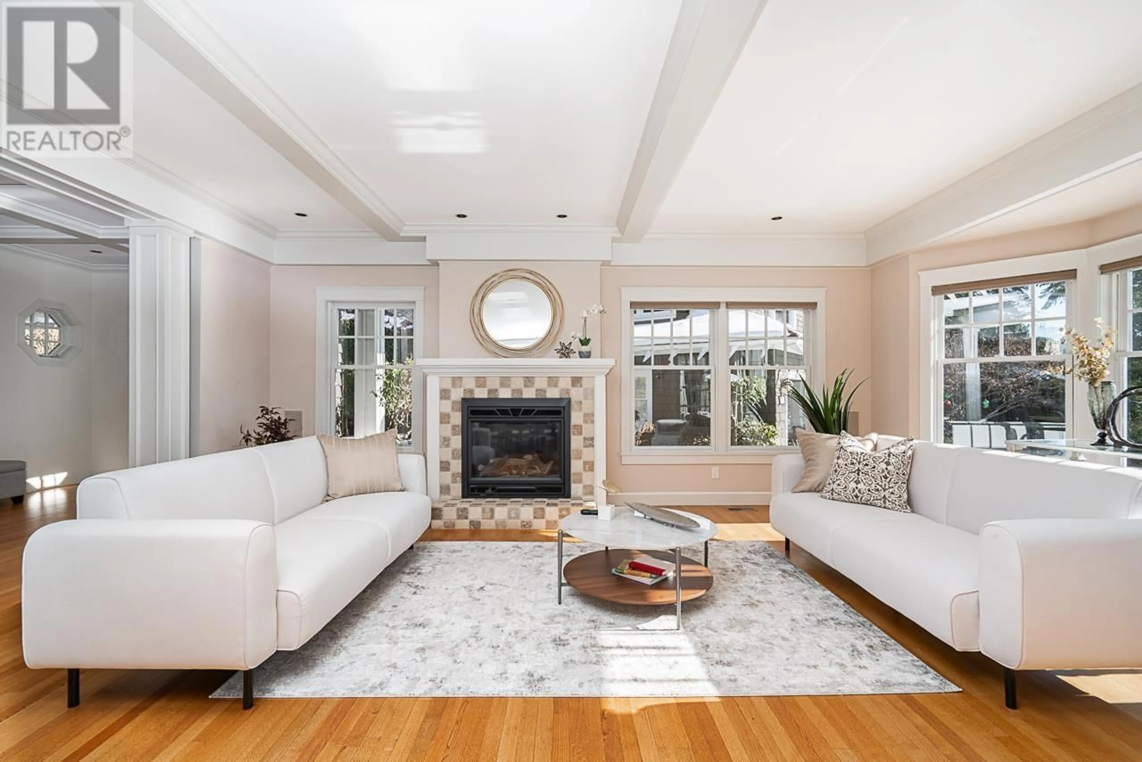 Living room with furniture, ceramic/tile floor for 4413 KEITH ROAD, West Vancouver British Columbia V7W2M3