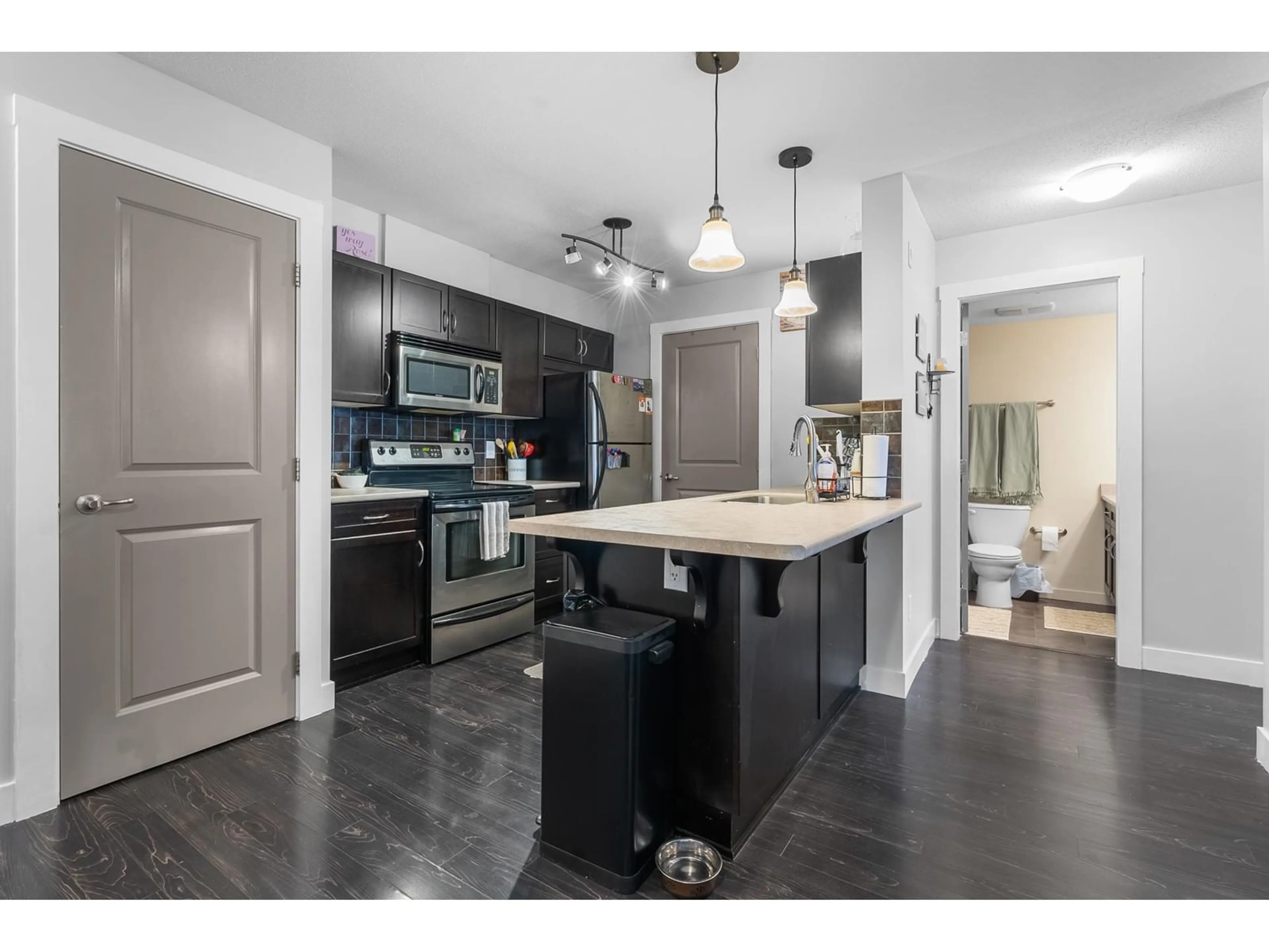 Open concept kitchen, unknown for 305 2038 SANDALWOOD CRESCENT, Abbotsford British Columbia V2S3H6