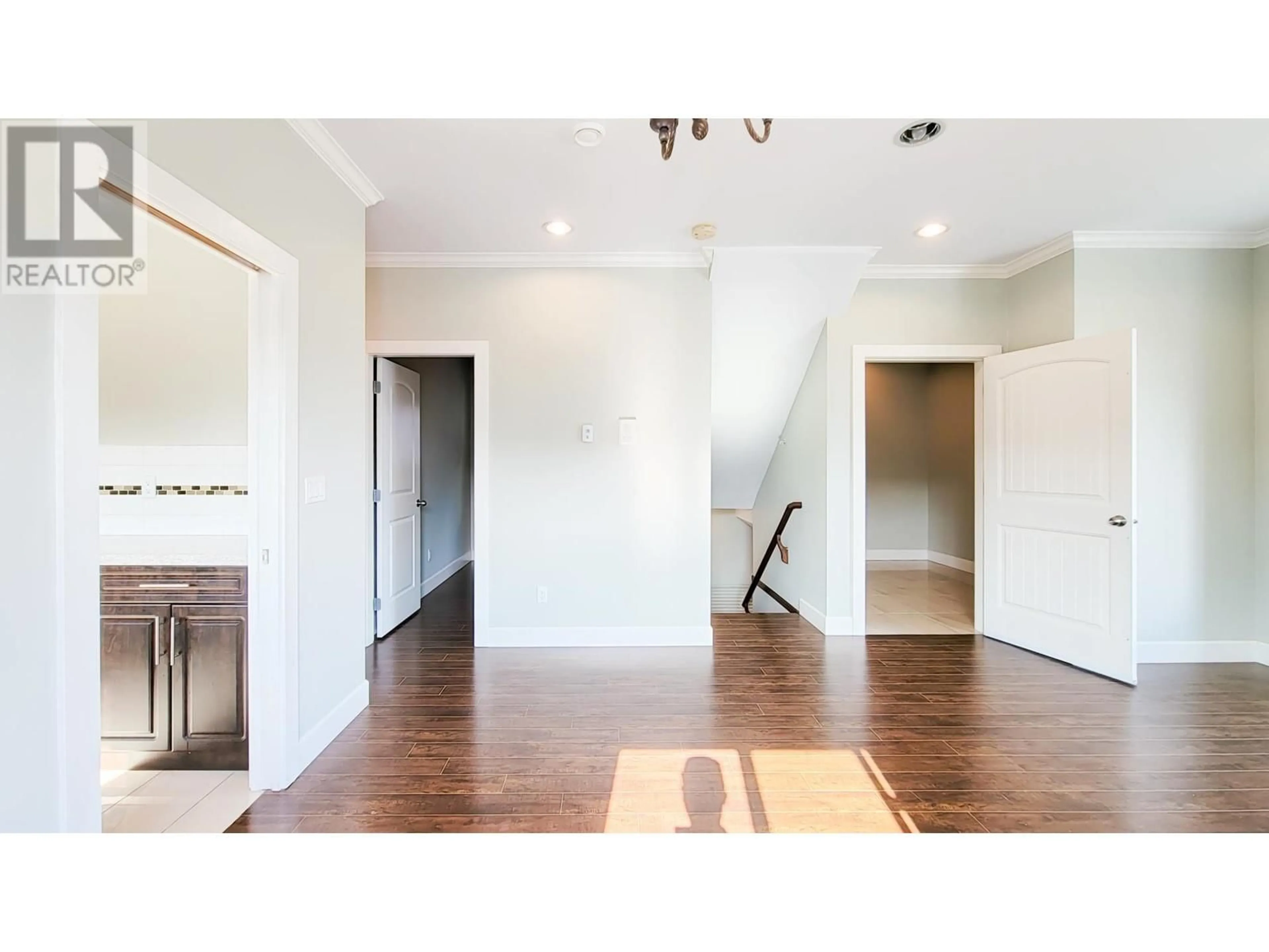 Indoor entryway for 3096 26TH AVENUE, Vancouver British Columbia V5R1L6