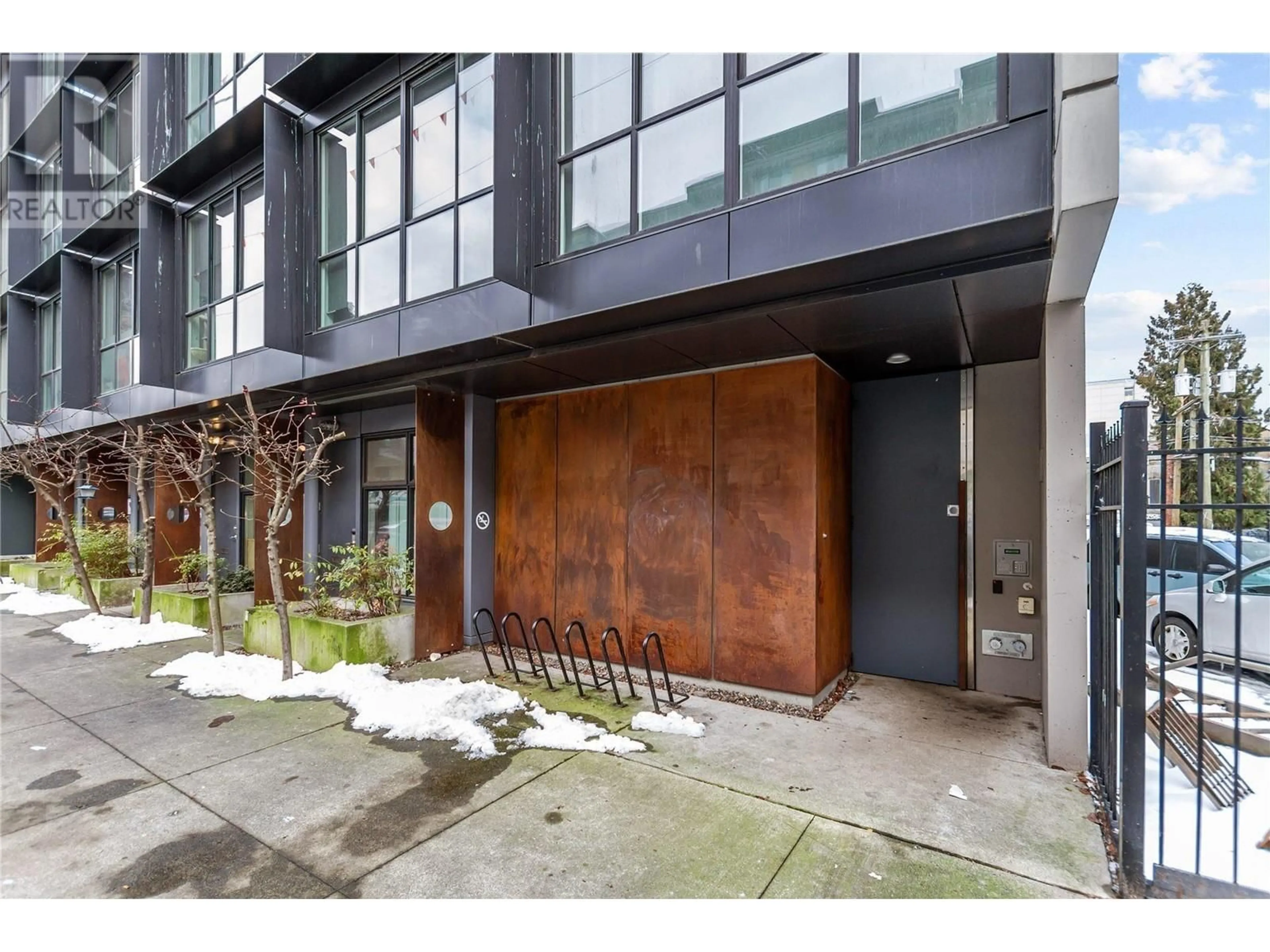 Indoor entryway for 304 557 E CORDOVA STREET, Vancouver British Columbia V6A1L8