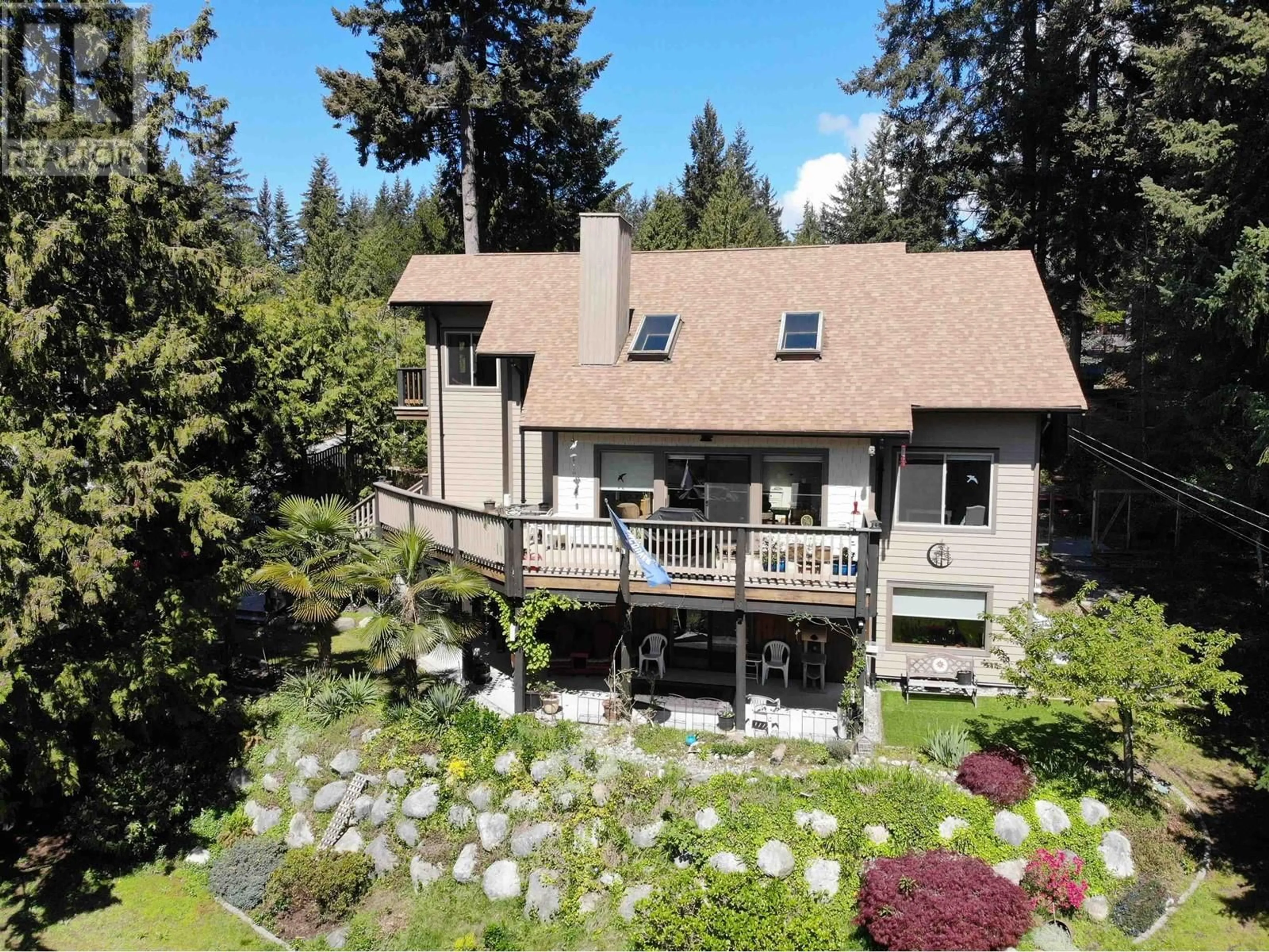 A pic from outside/outdoor area/front of a property/back of a property/a pic from drone, unknown for 8096 WESTWOOD ROAD, Halfmoon Bay British Columbia V0N1Y1