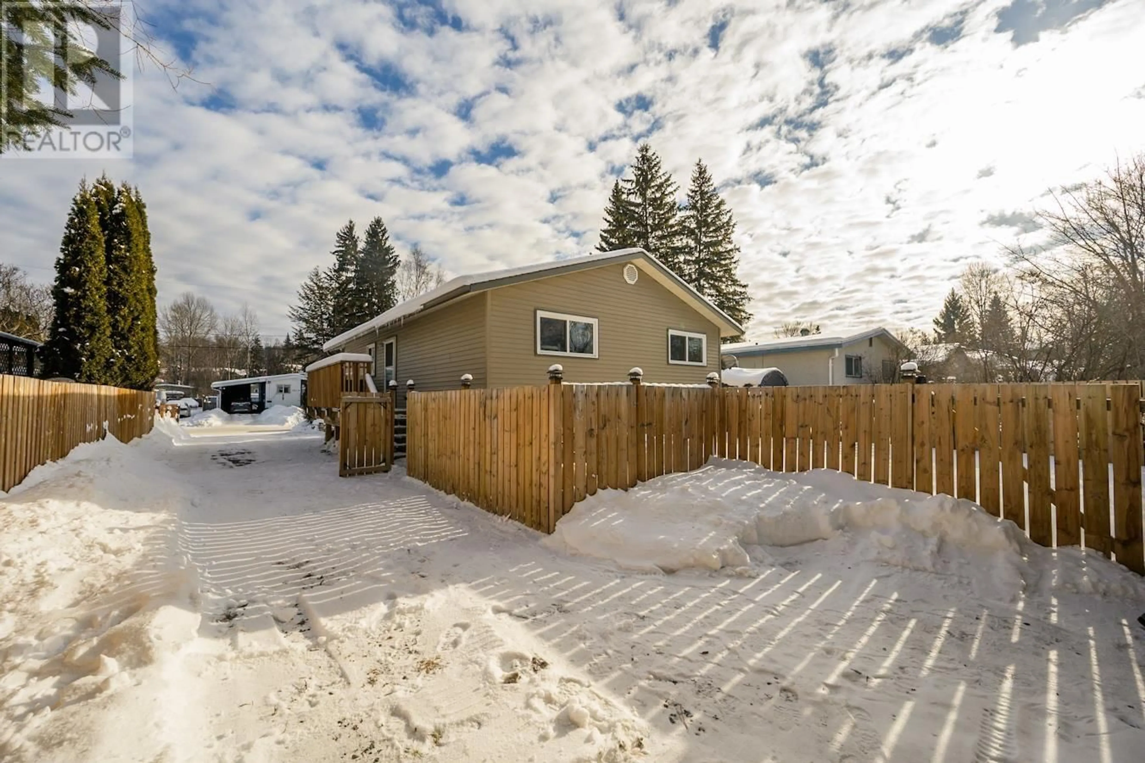 A pic from outside/outdoor area/front of a property/back of a property/a pic from drone, street for 2605 OAK STREET, Prince George British Columbia V2L2A5