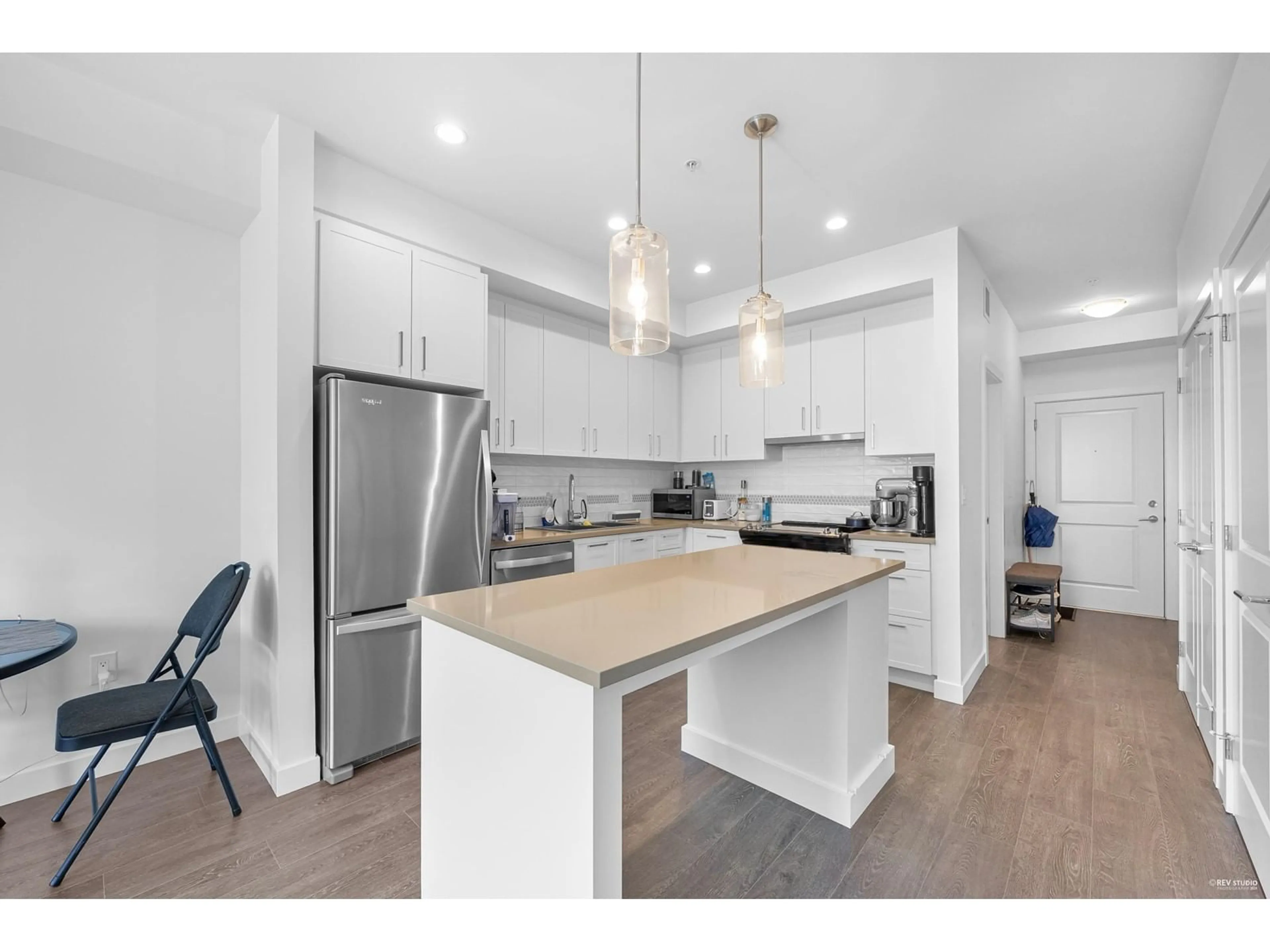 Open concept kitchen, wood/laminate floor for B524 20834 80 AVENUE, Langley British Columbia V2Y3M6