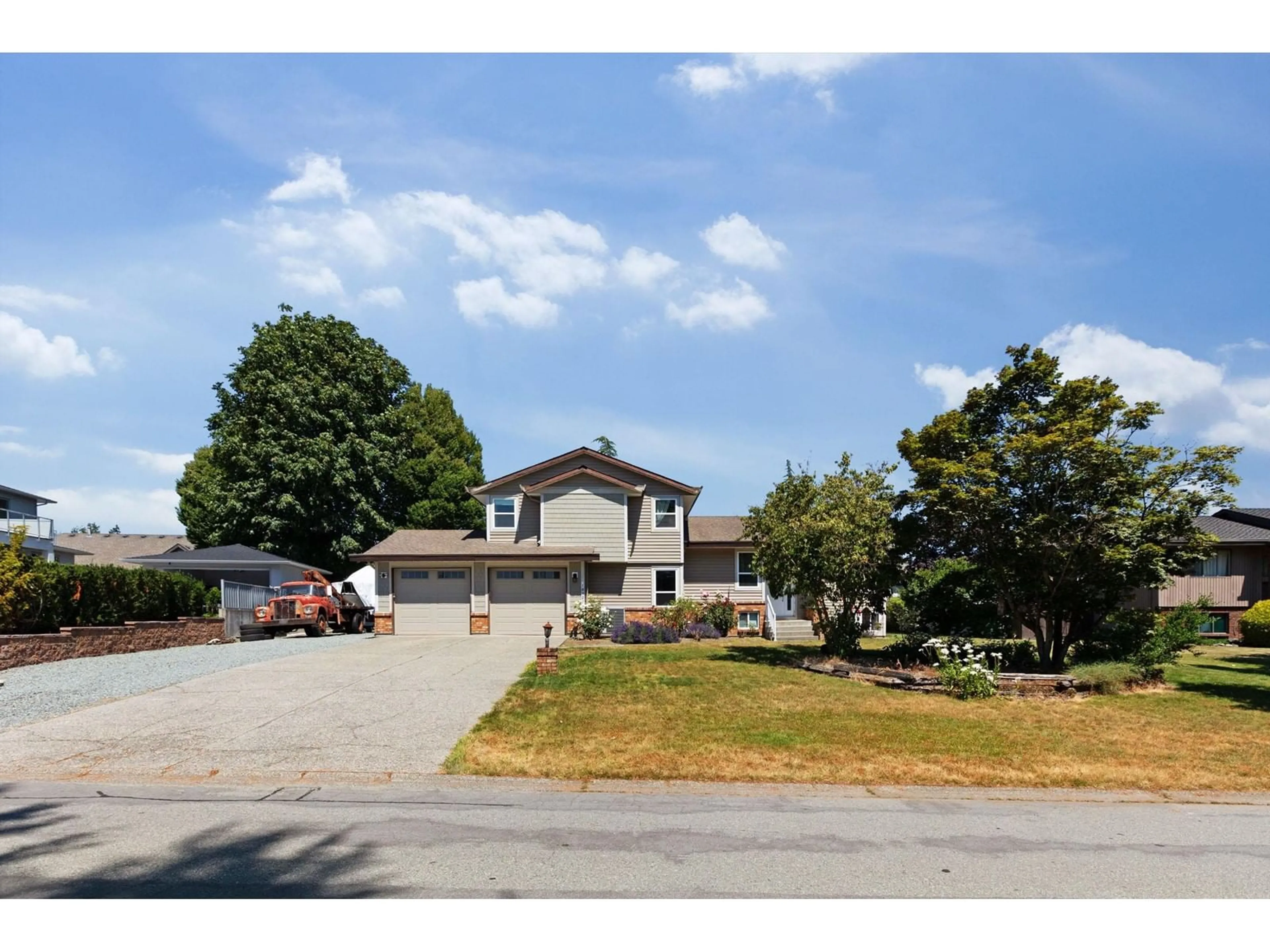 A pic from outside/outdoor area/front of a property/back of a property/a pic from drone, street for 18827 57, Surrey British Columbia V3S7M4