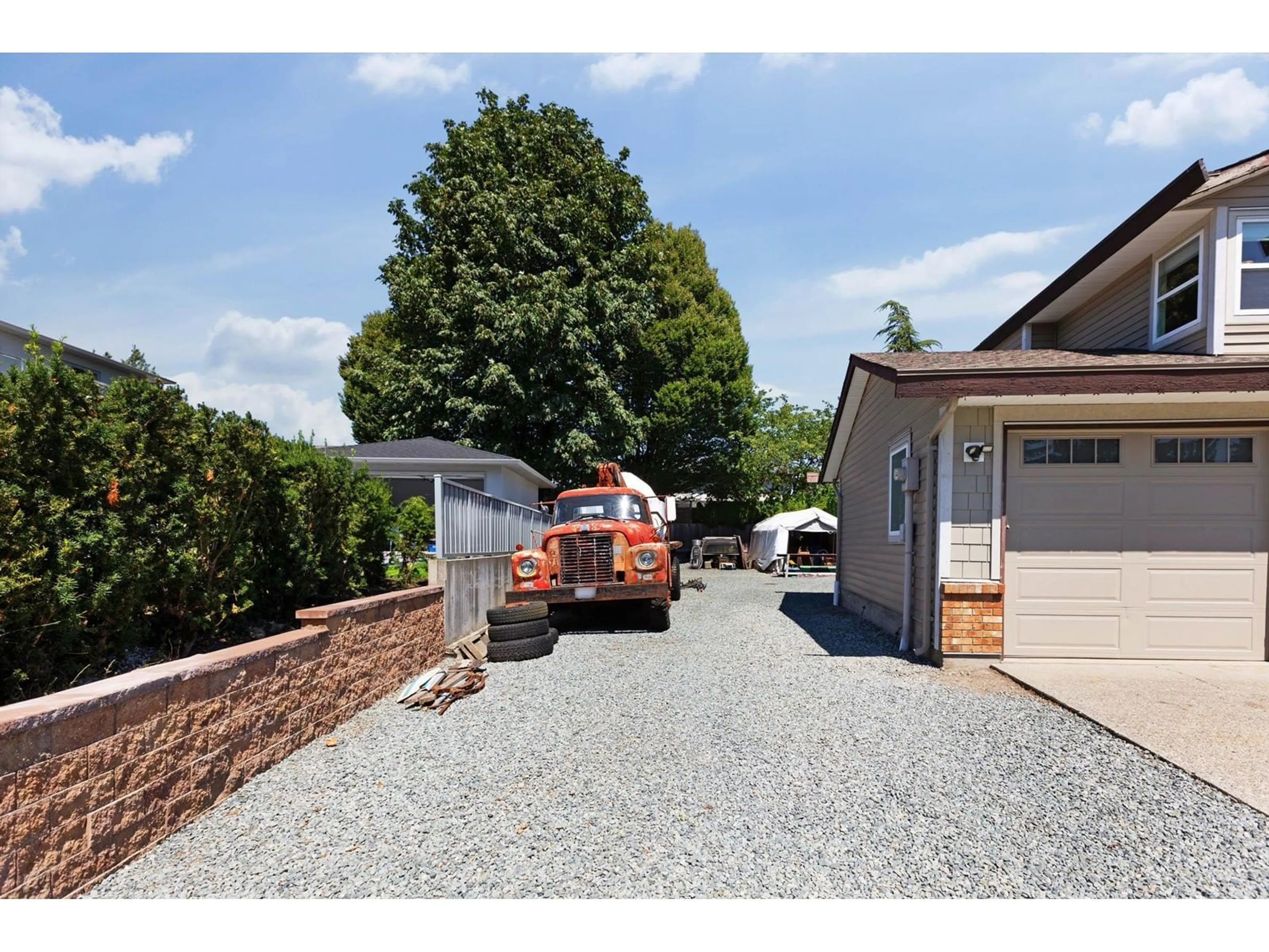 A pic from outside/outdoor area/front of a property/back of a property/a pic from drone, street for 18827 57, Surrey British Columbia V3S7M4