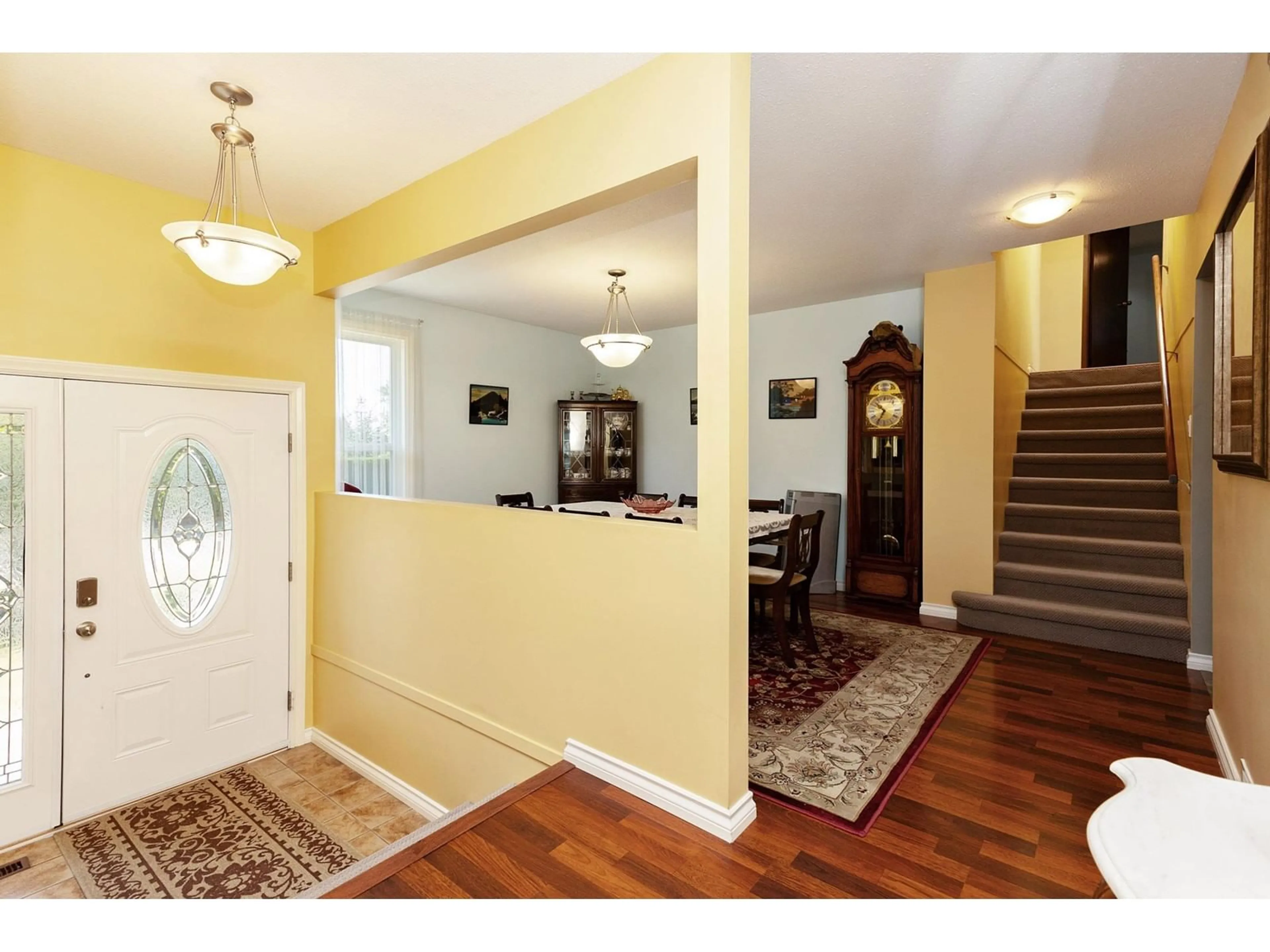 Indoor entryway for 18827 57, Surrey British Columbia V3S7M4