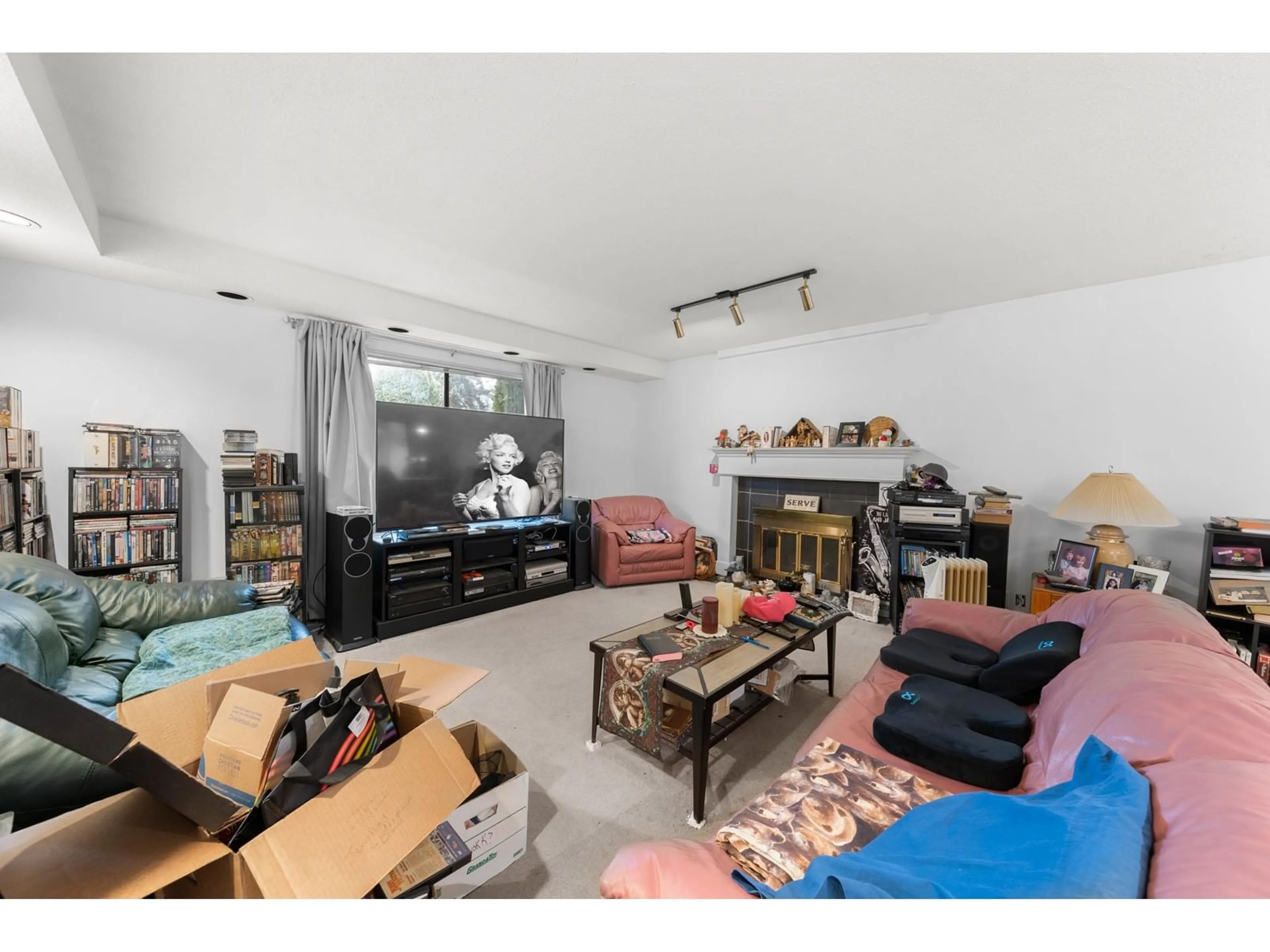 Living room with furniture, unknown for 9762 149, Surrey British Columbia V3R8C6