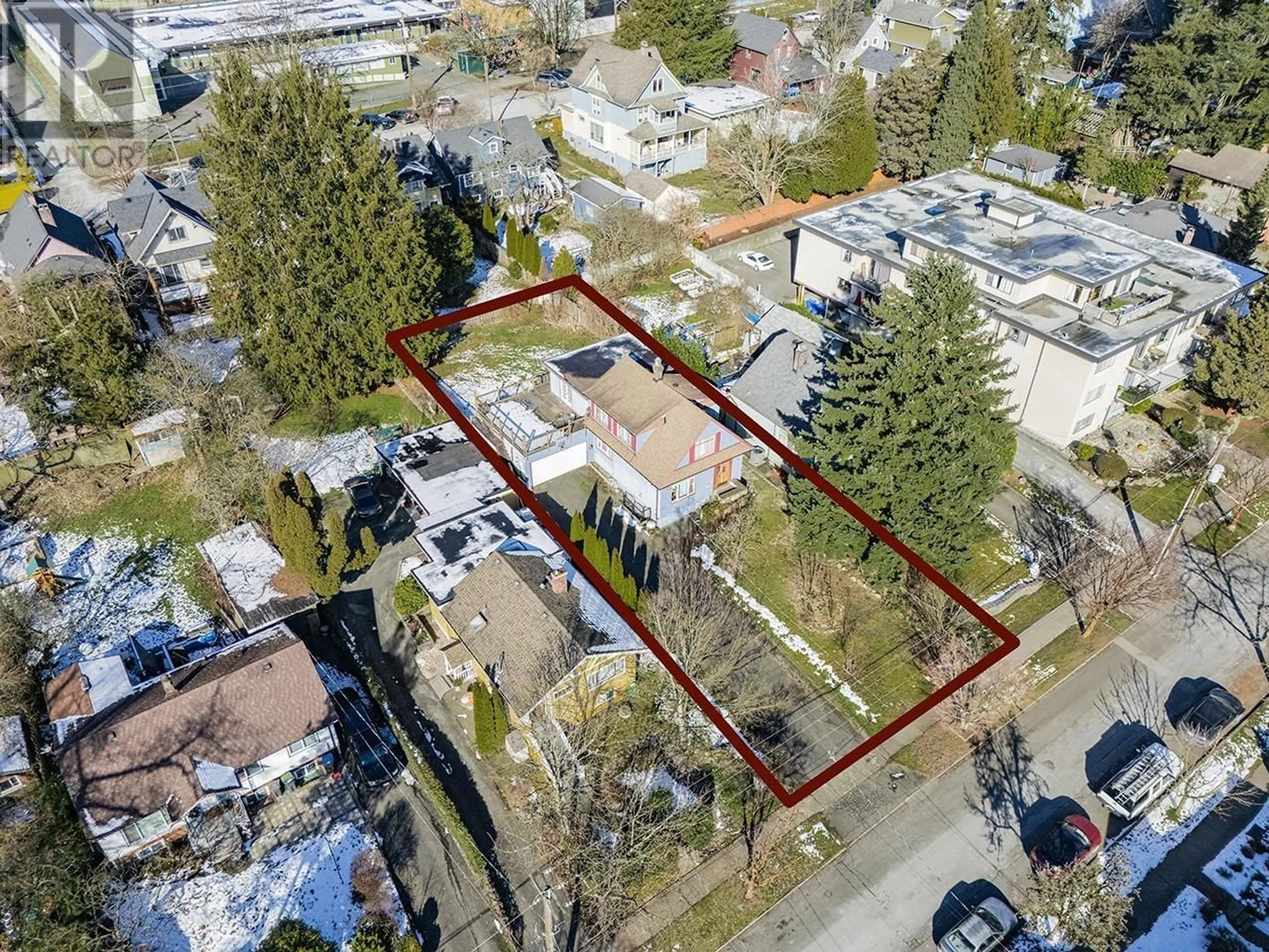 A pic from outside/outdoor area/front of a property/back of a property/a pic from drone, street for 1027 NANAIMO STREET, New Westminster British Columbia V3M2E7