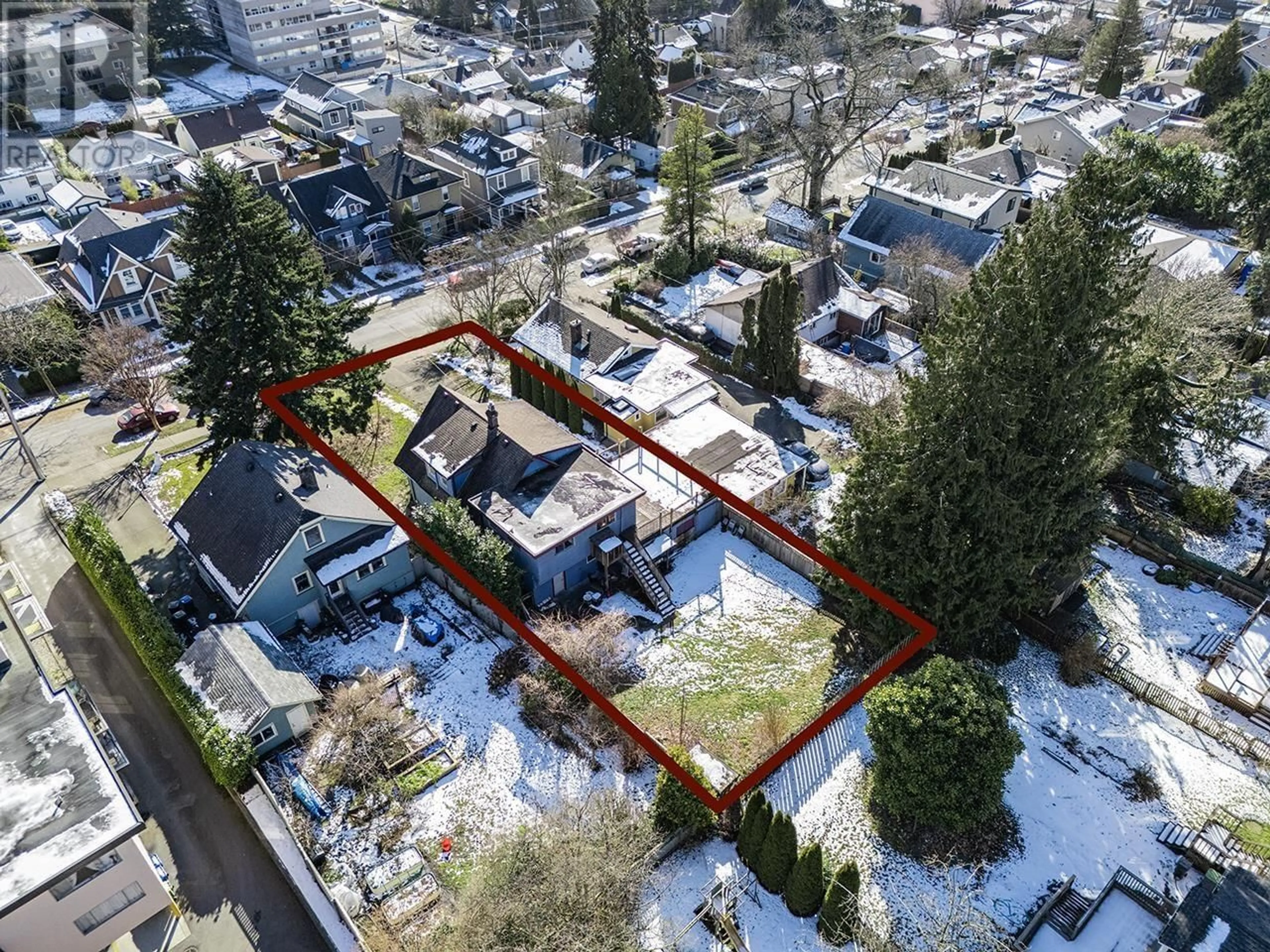 A pic from outside/outdoor area/front of a property/back of a property/a pic from drone, street for 1027 NANAIMO STREET, New Westminster British Columbia V3M2E7