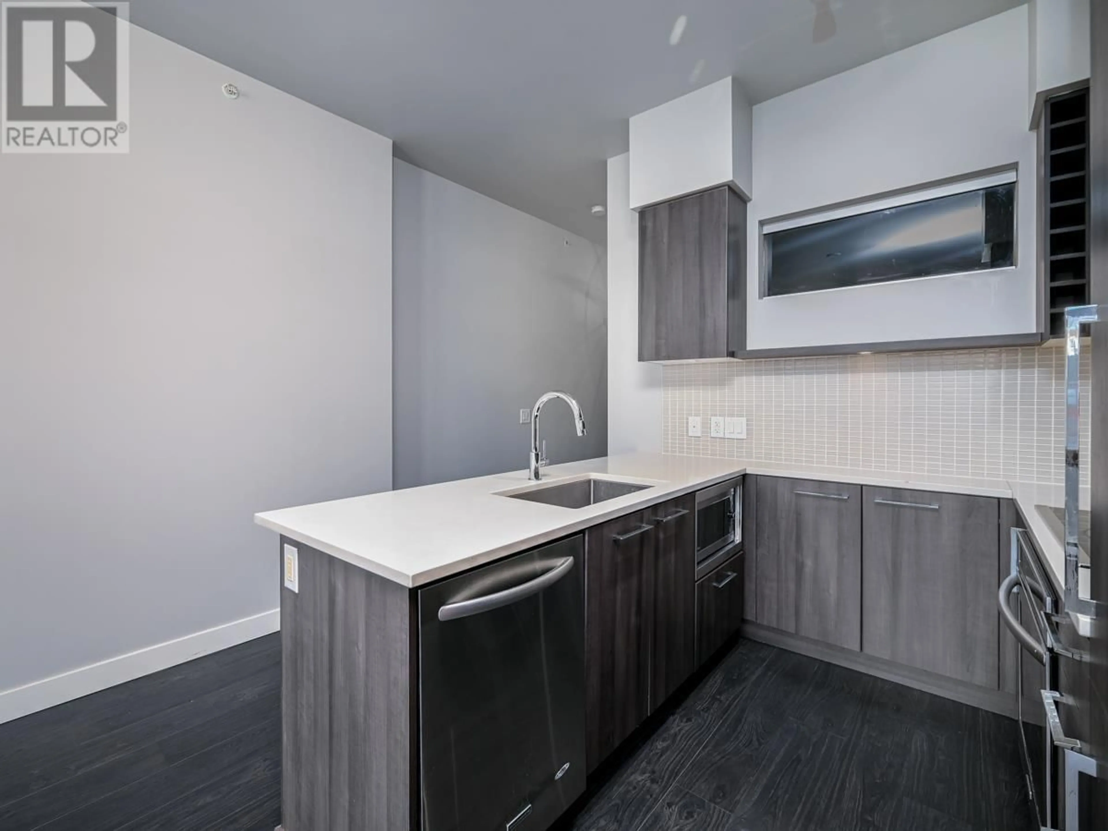 Standard kitchen, unknown for 704 668 COLUMBIA STREET, New Westminster British Columbia V3M1A9