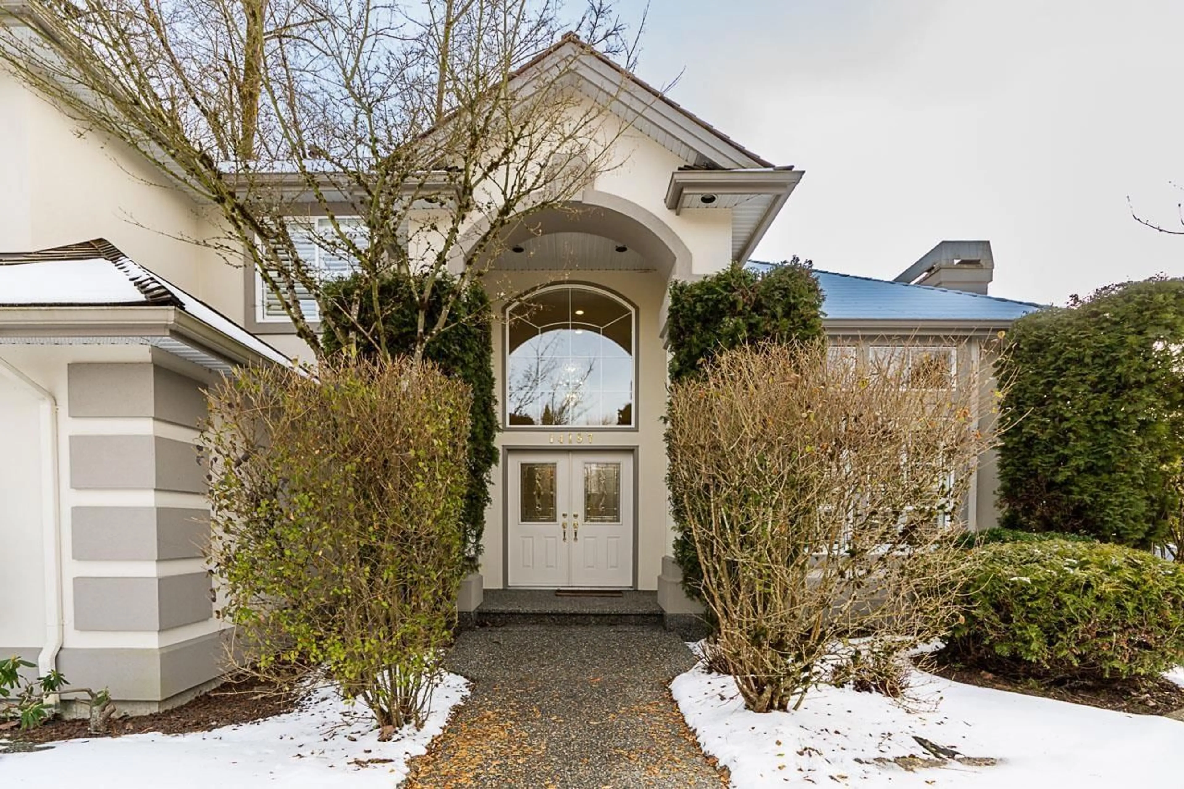 Indoor entryway for 14197 BEAR CREEK DRIVE, Surrey British Columbia V3W1E3