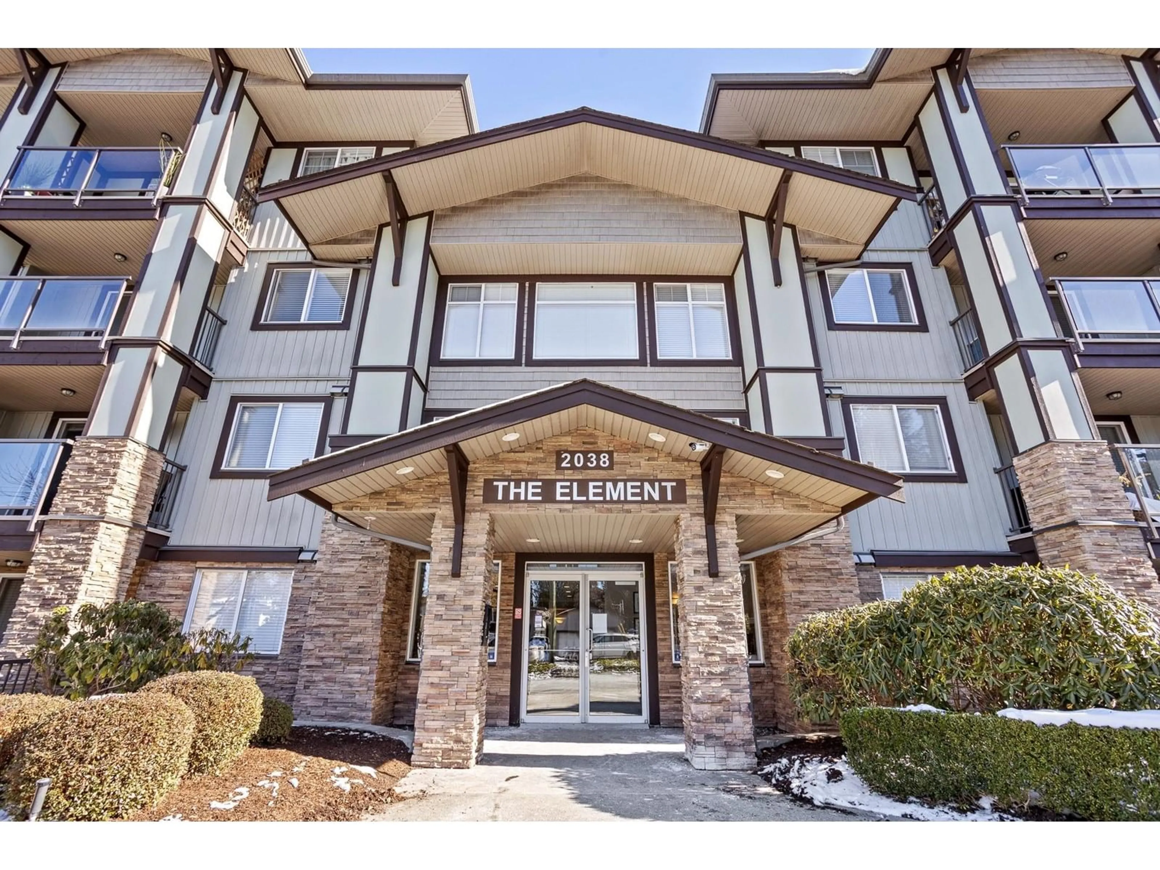 Indoor foyer for 107 2038 SANDALWOOD CRESCENT, Abbotsford British Columbia V2S3H6